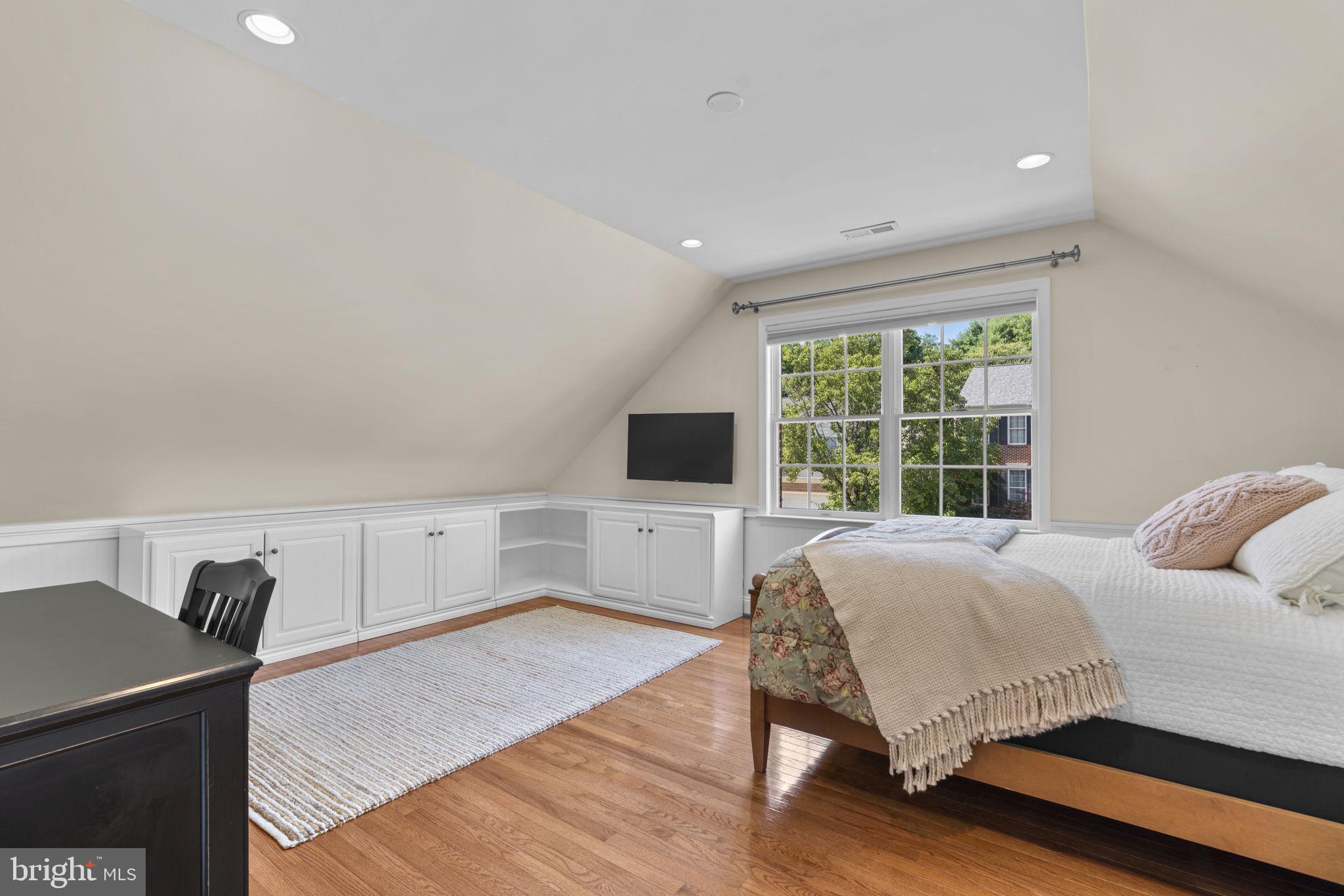 VILLAGE OF RIVER HILL - Residential