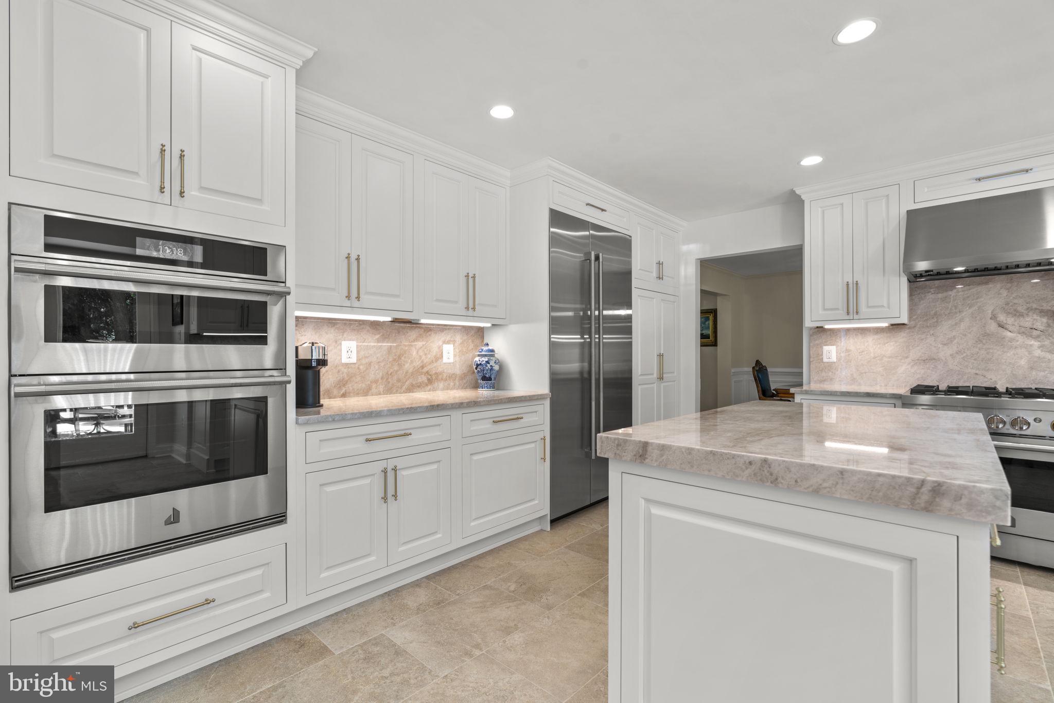 VILLAGE OF RIVER HILL - Residential