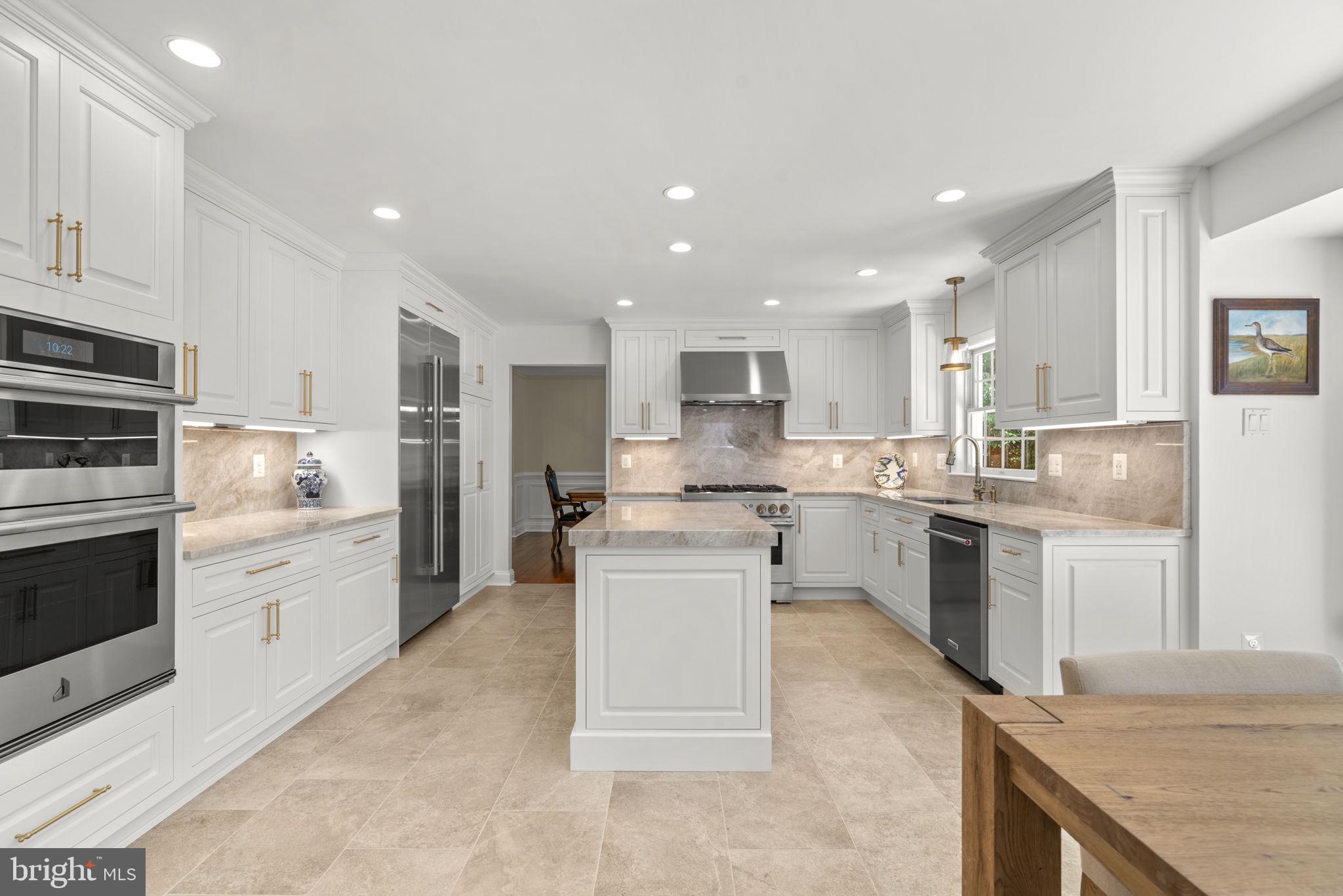 VILLAGE OF RIVER HILL - Residential