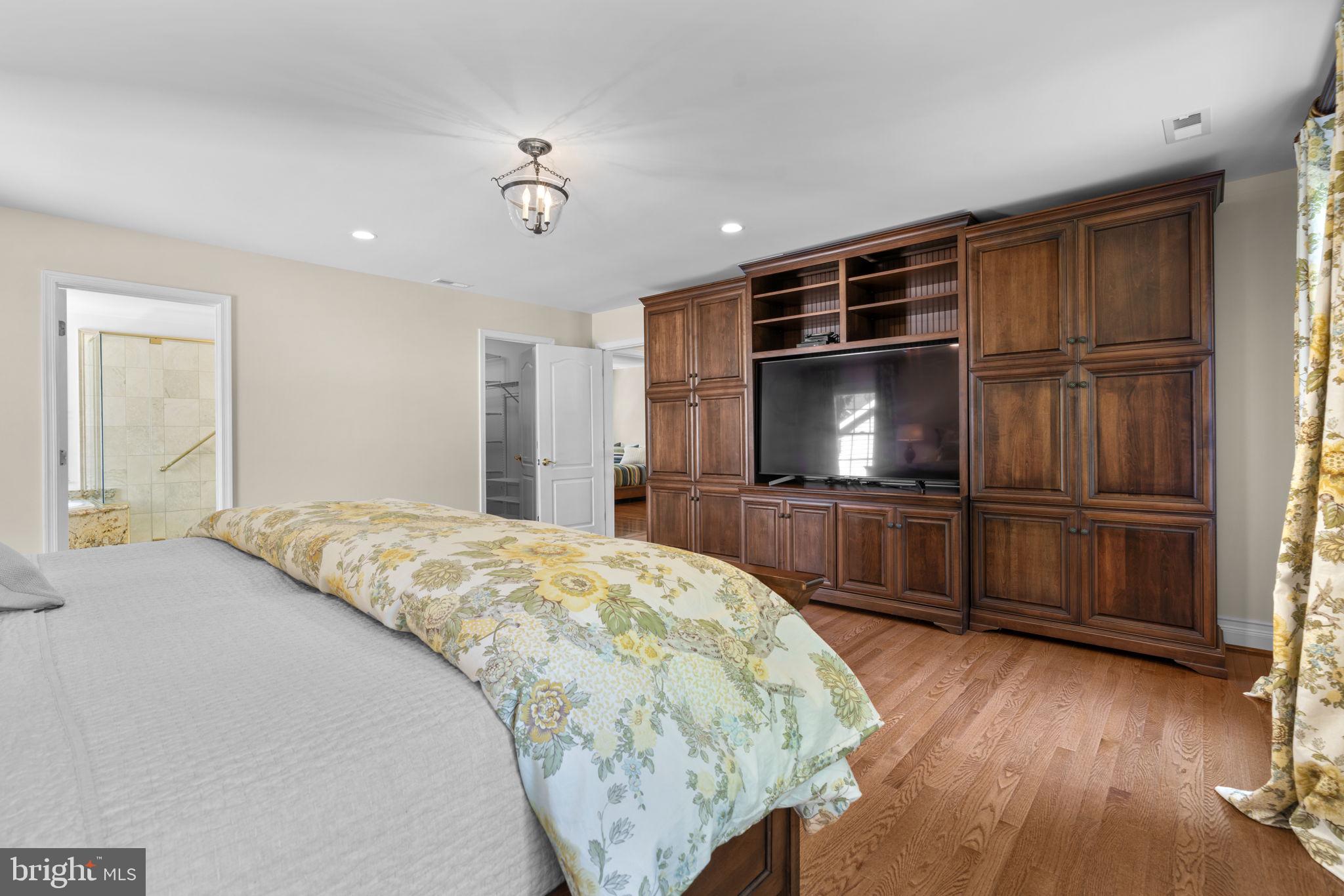 VILLAGE OF RIVER HILL - Residential