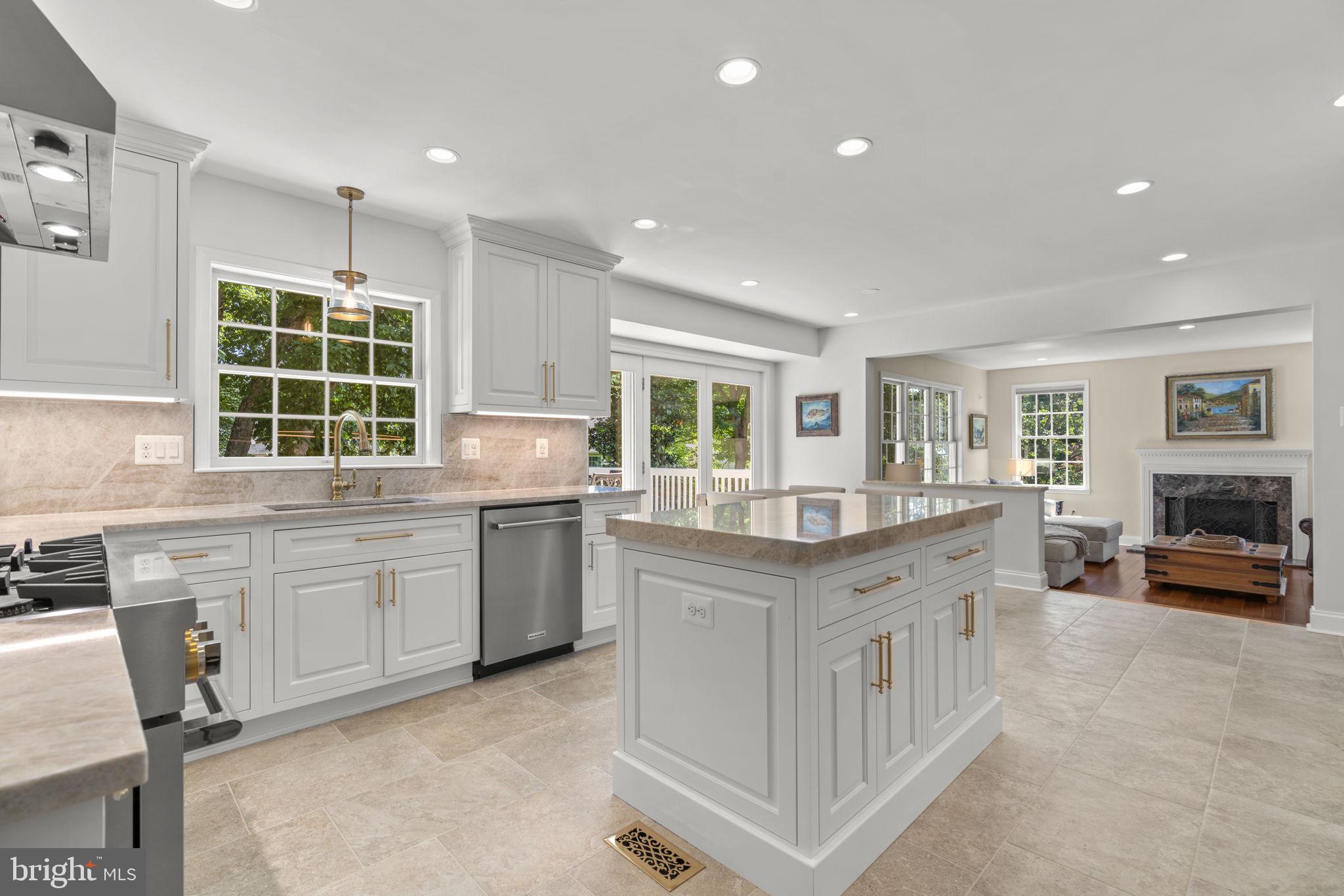 VILLAGE OF RIVER HILL - Residential