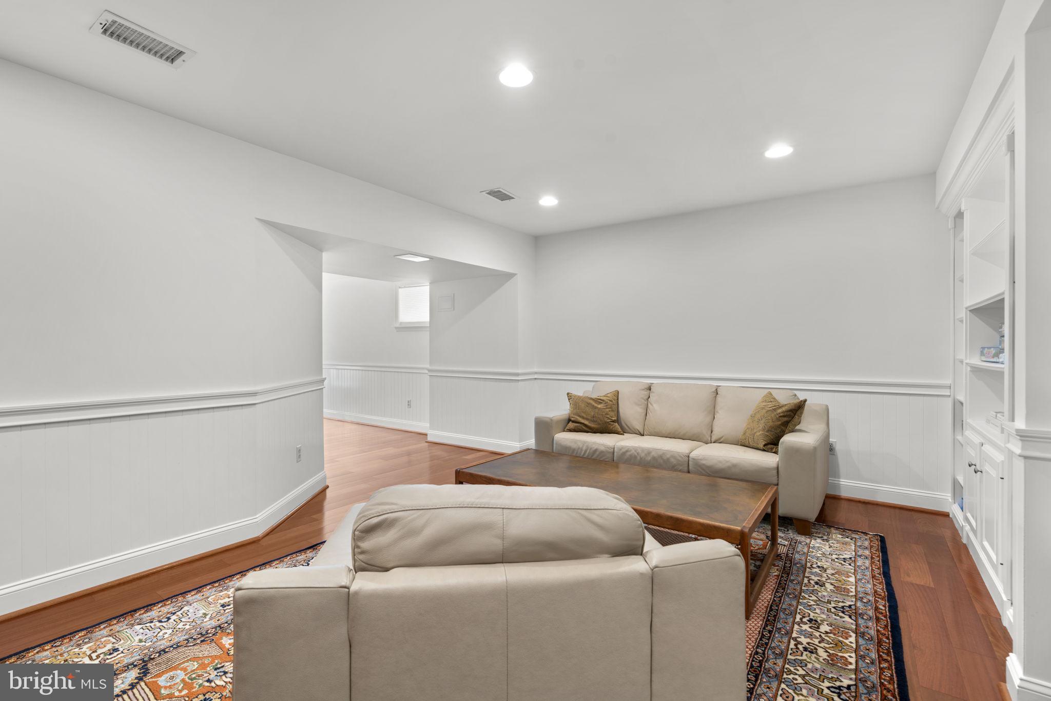 VILLAGE OF RIVER HILL - Residential