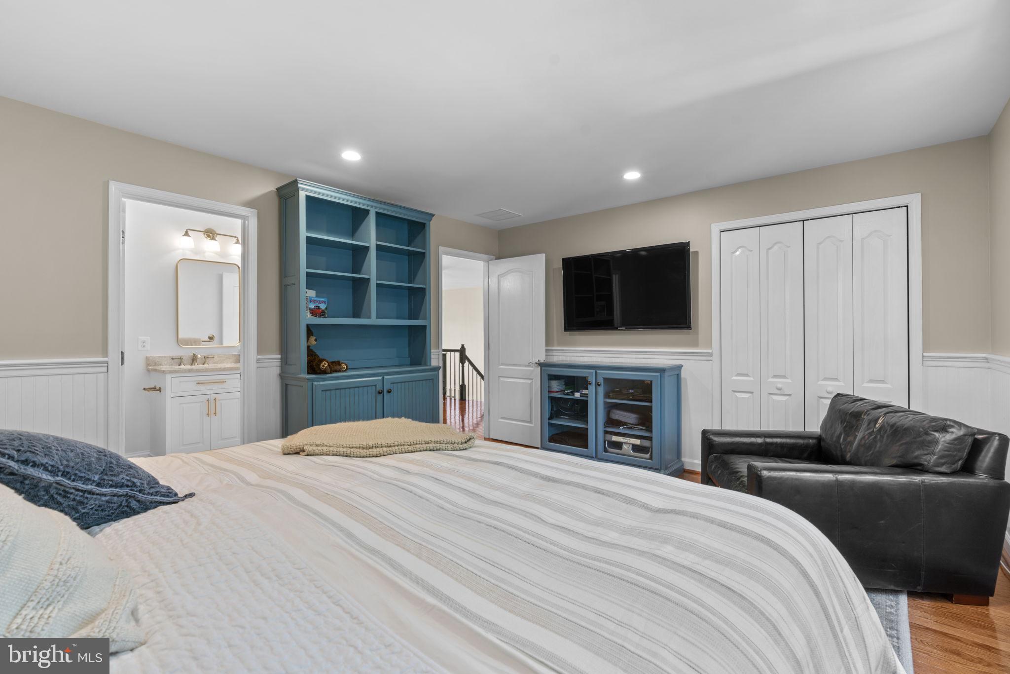 VILLAGE OF RIVER HILL - Residential
