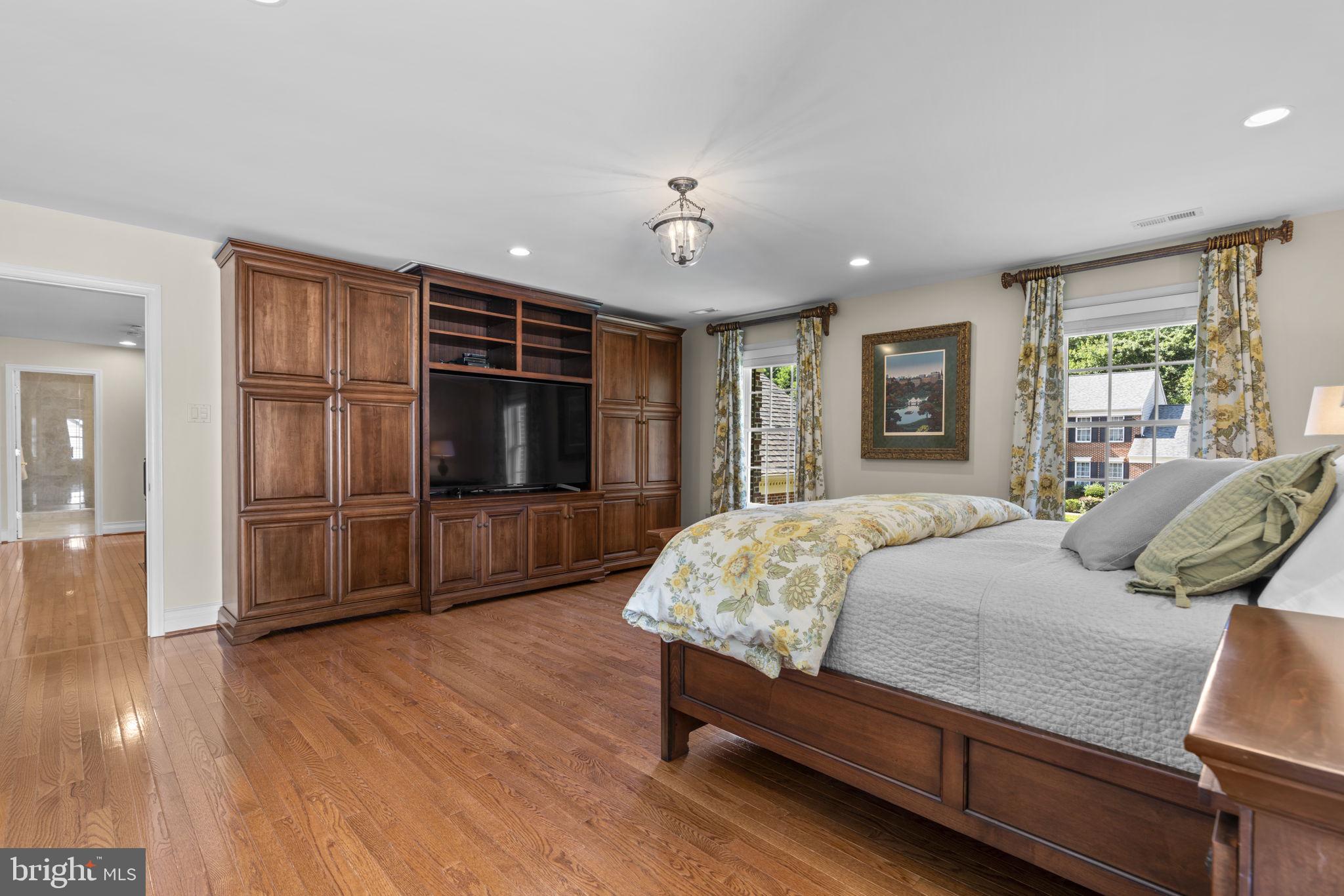 VILLAGE OF RIVER HILL - Residential