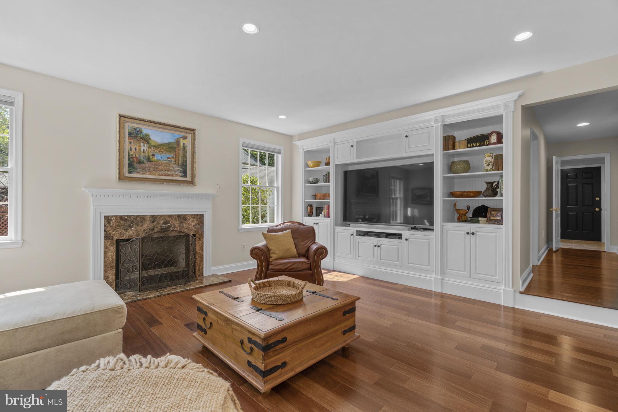 VILLAGE OF RIVER HILL - Residential