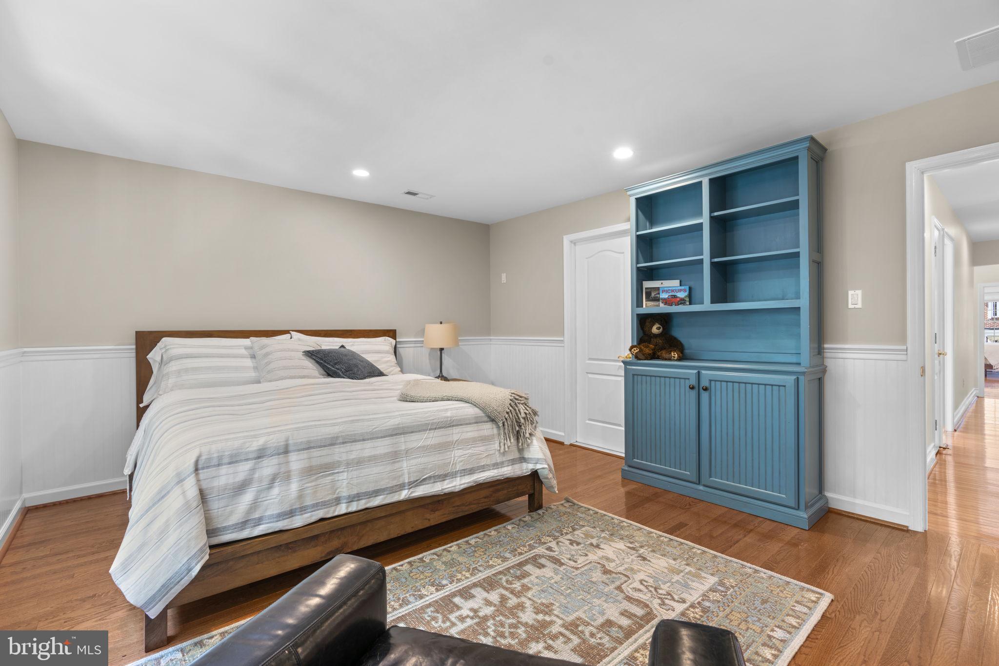 VILLAGE OF RIVER HILL - Residential