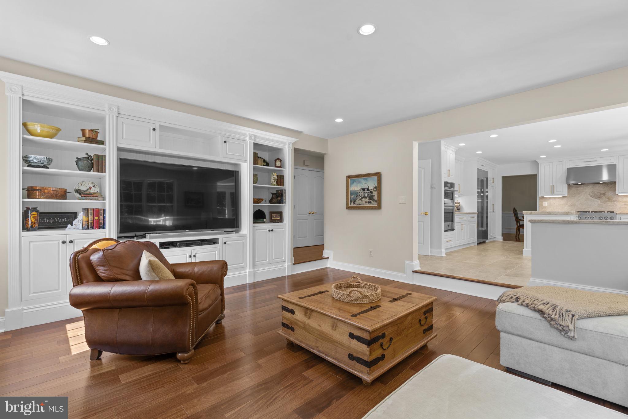 VILLAGE OF RIVER HILL - Residential