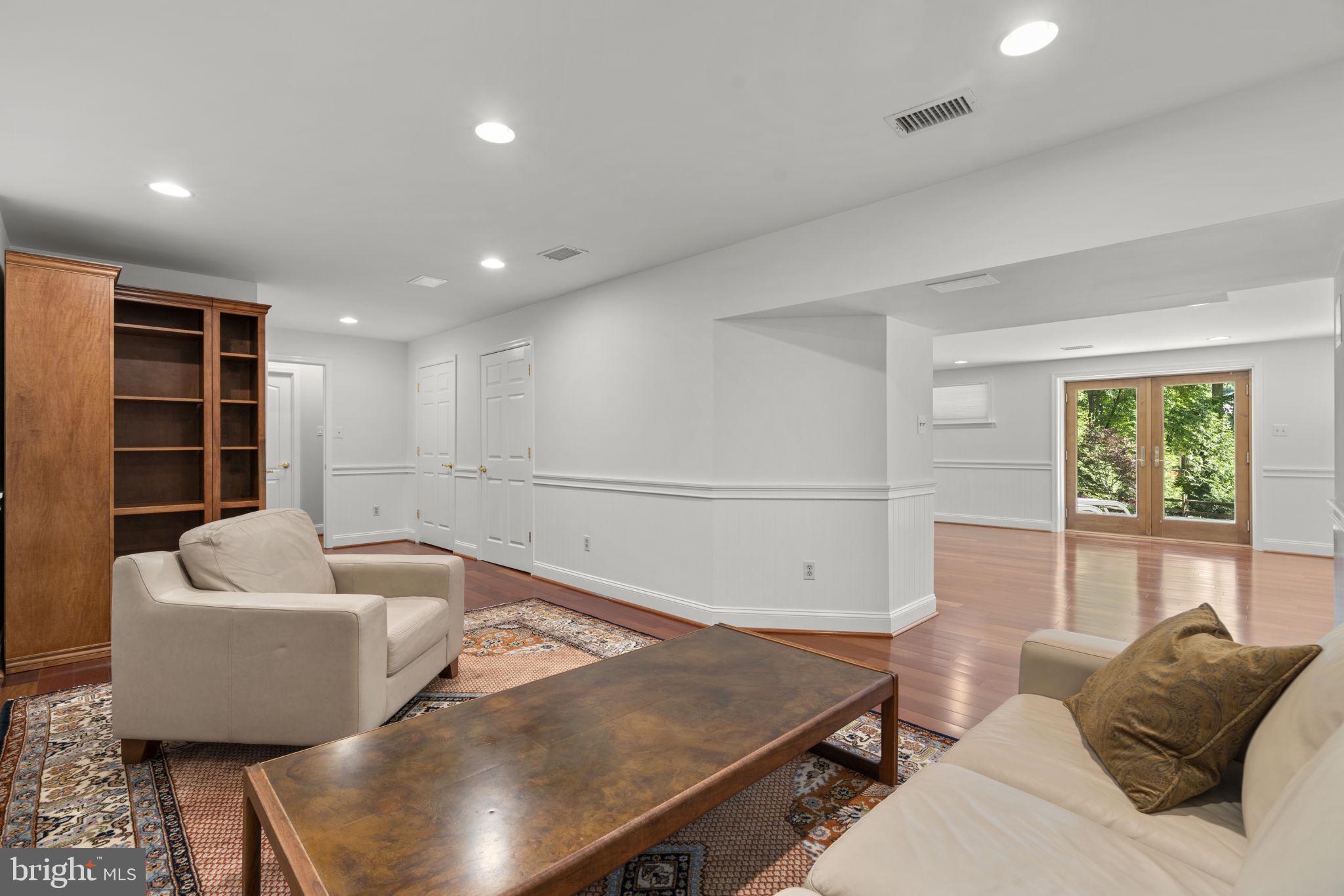VILLAGE OF RIVER HILL - Residential