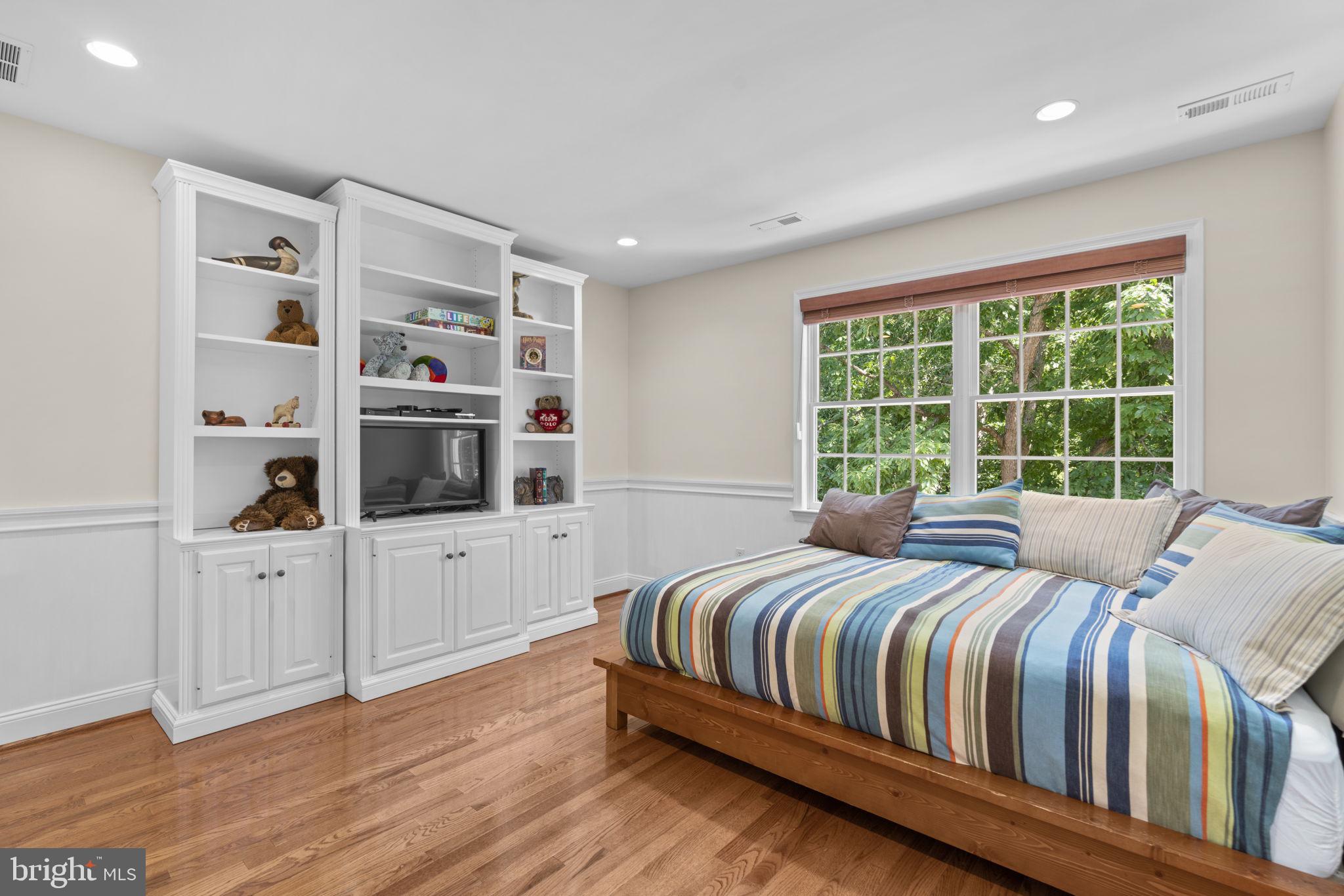 VILLAGE OF RIVER HILL - Residential