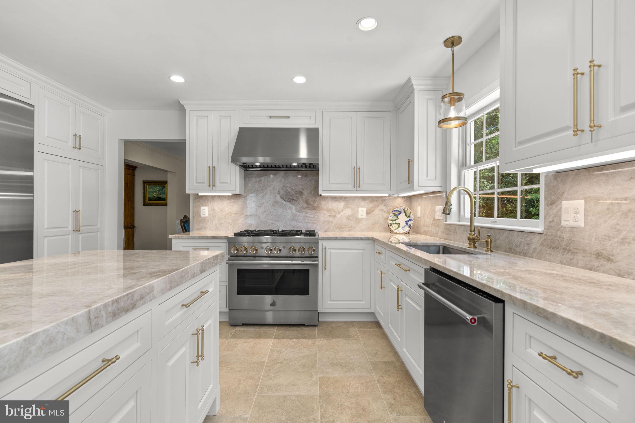 VILLAGE OF RIVER HILL - Residential