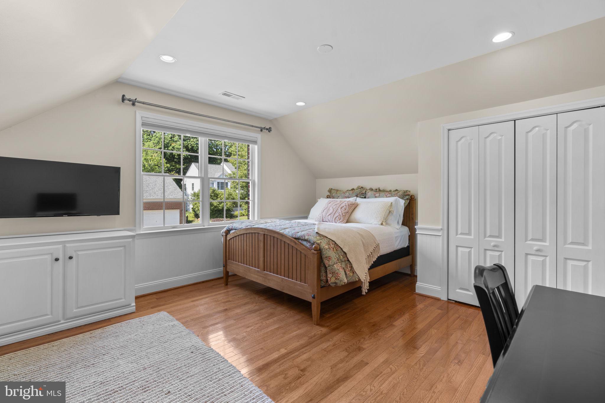 VILLAGE OF RIVER HILL - Residential
