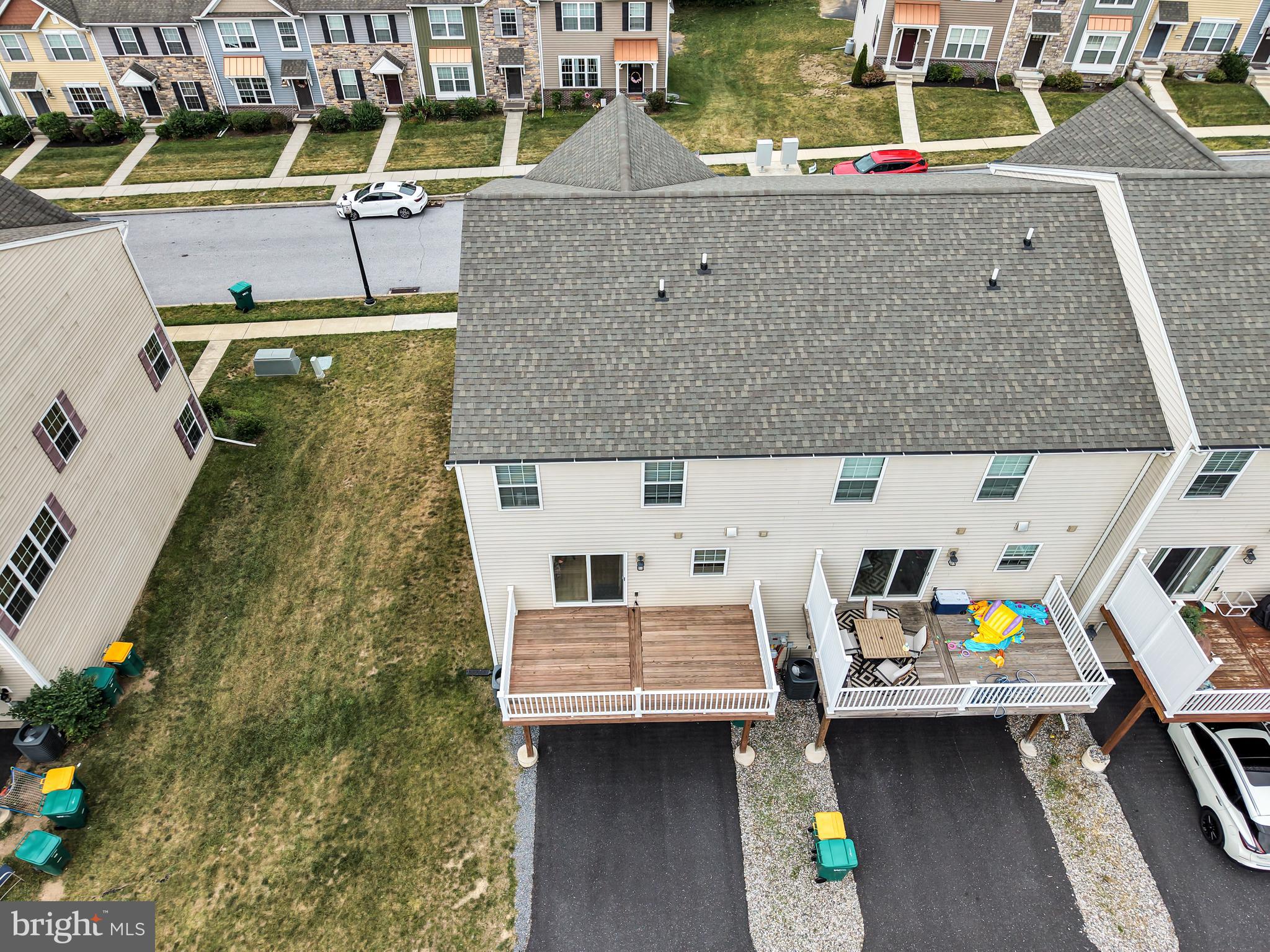 LAUREL RIDGE ESTATES - Residential