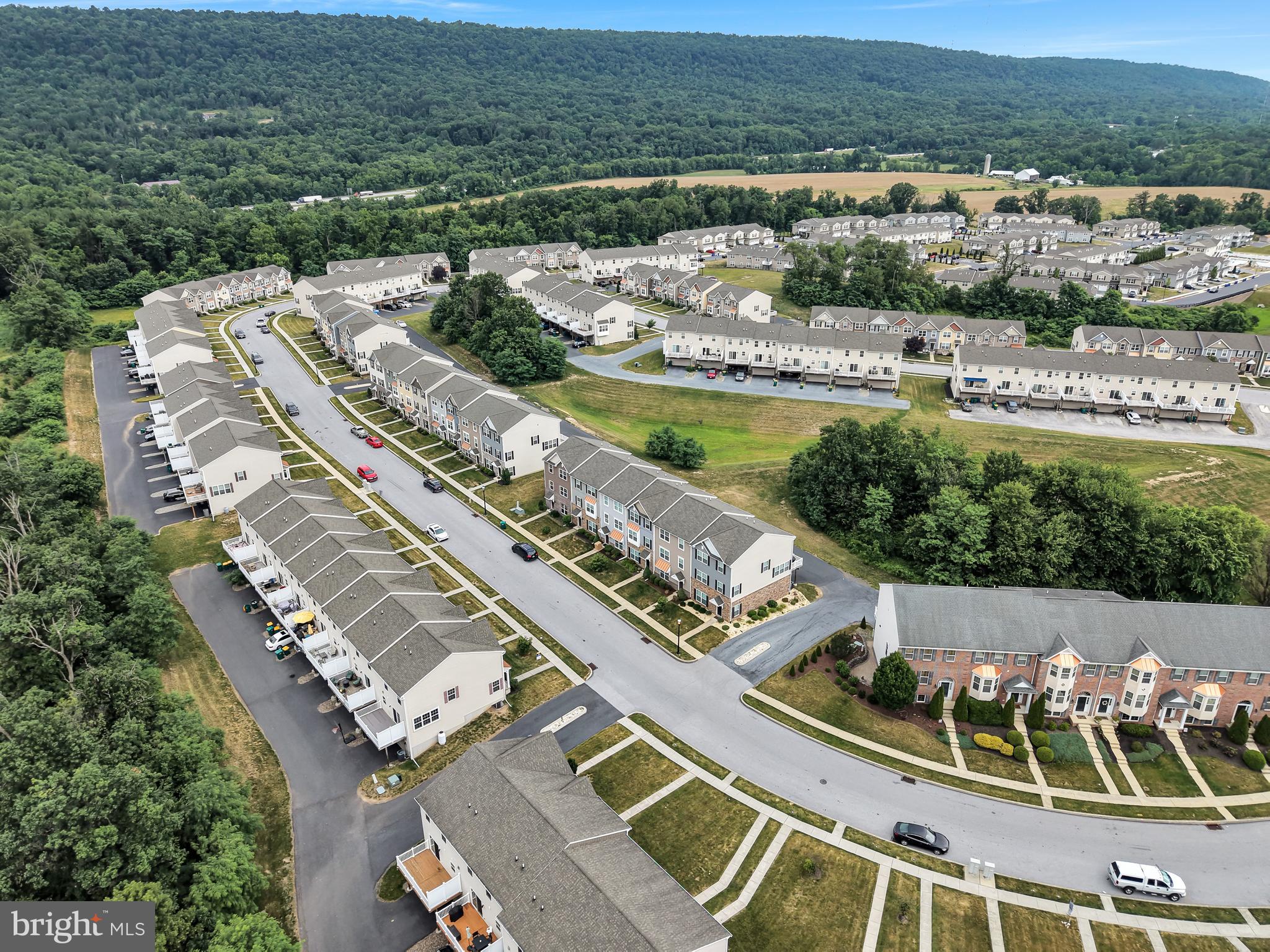 LAUREL RIDGE ESTATES - Residential