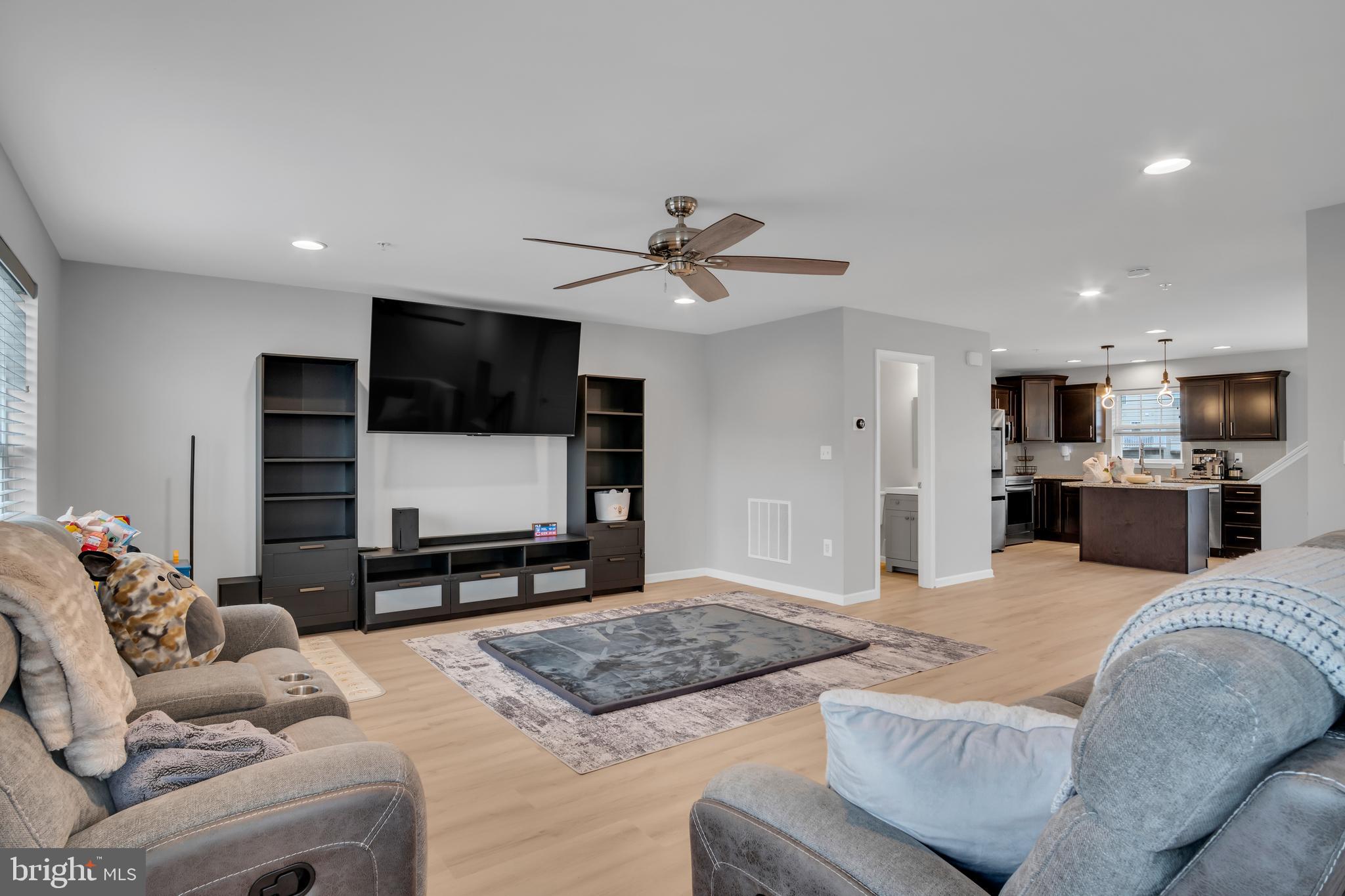 LAUREL RIDGE ESTATES - Residential