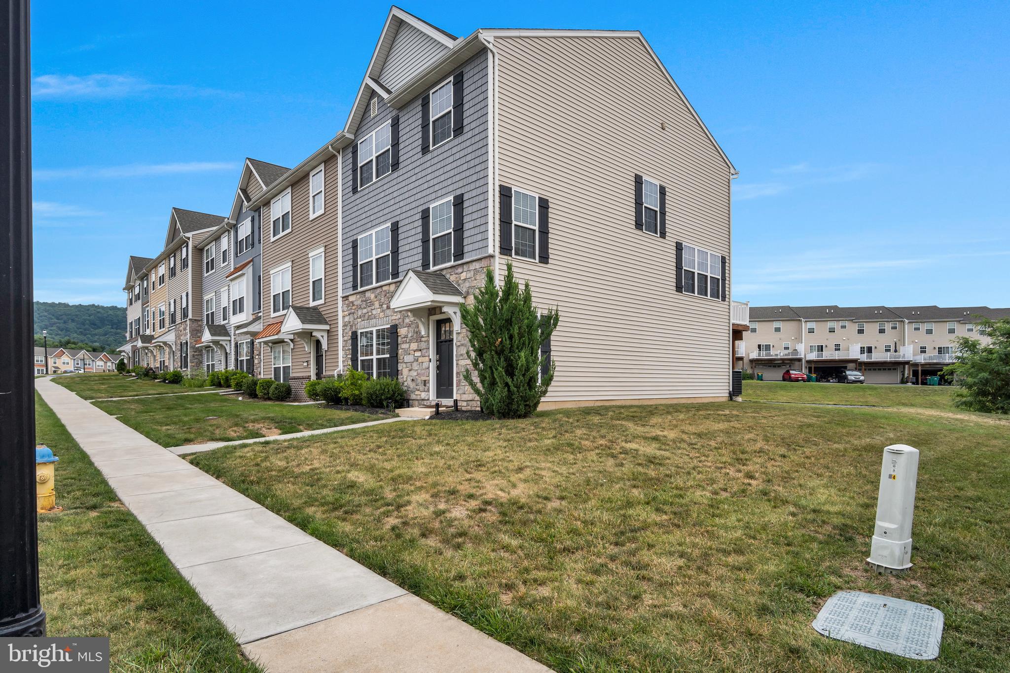 LAUREL RIDGE ESTATES - Residential