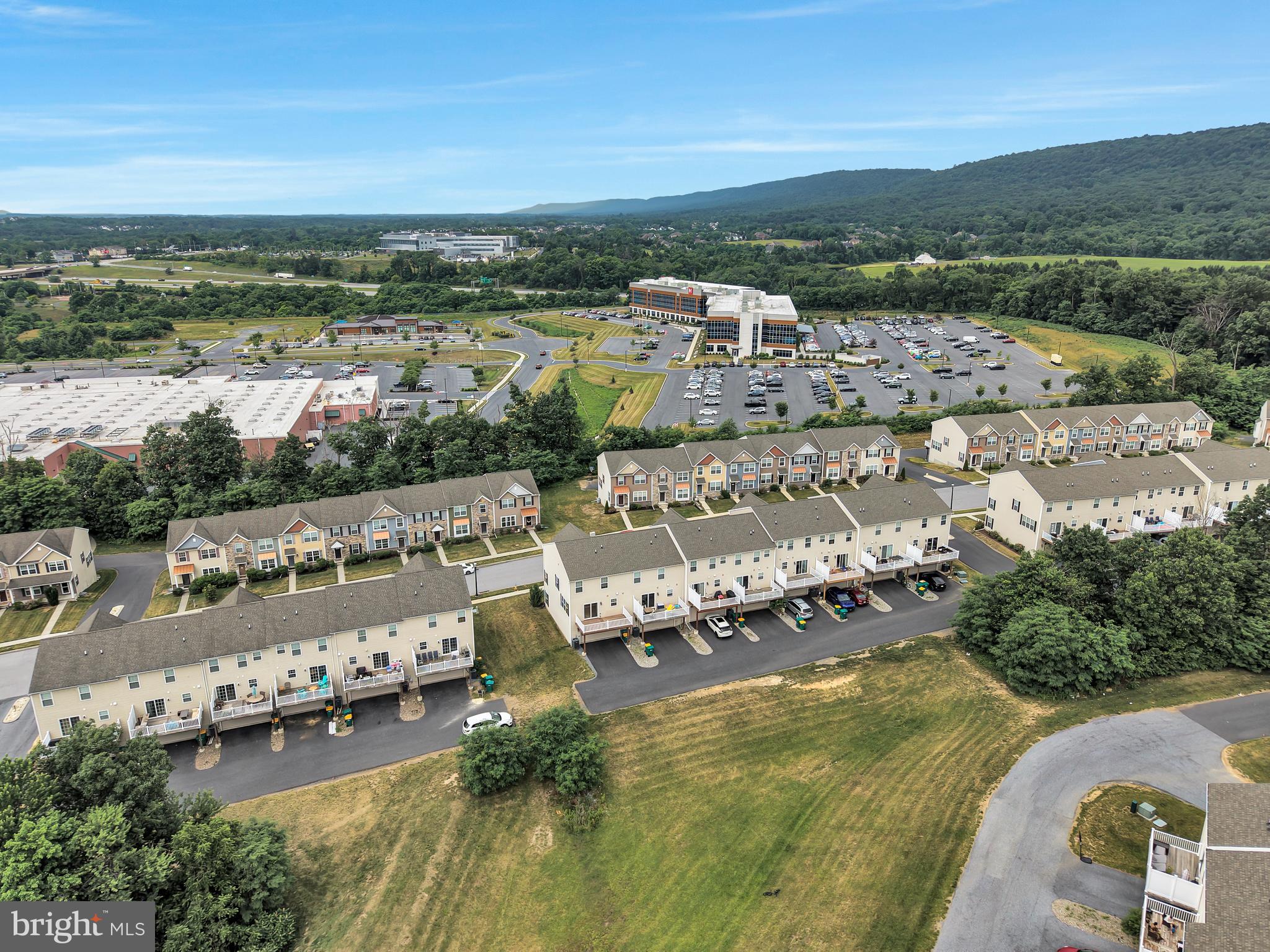 LAUREL RIDGE ESTATES - Residential