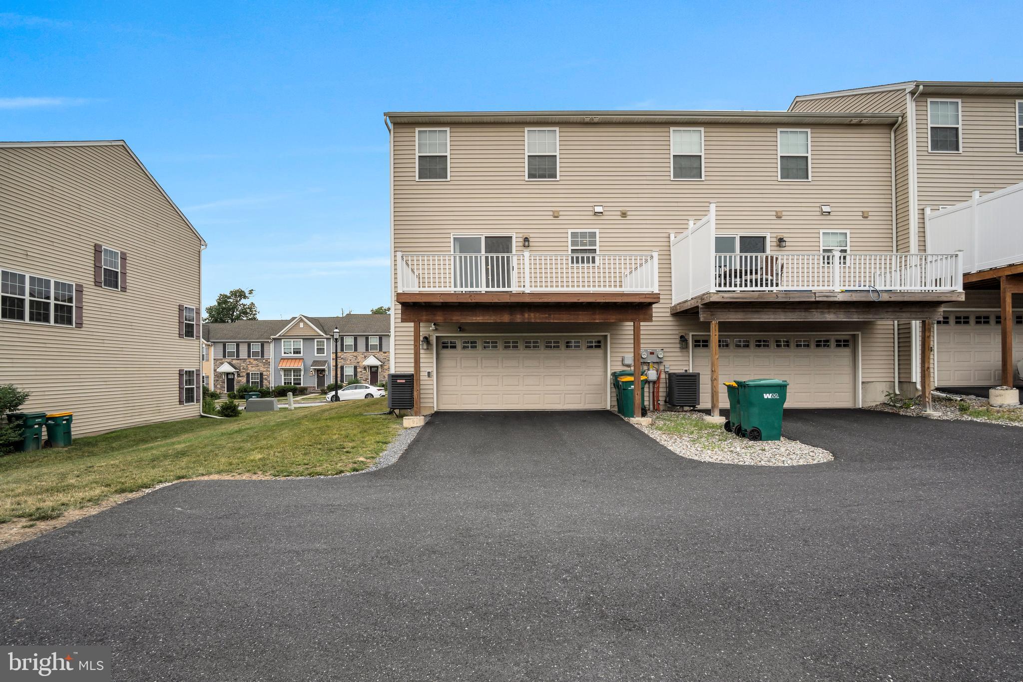 LAUREL RIDGE ESTATES - Residential