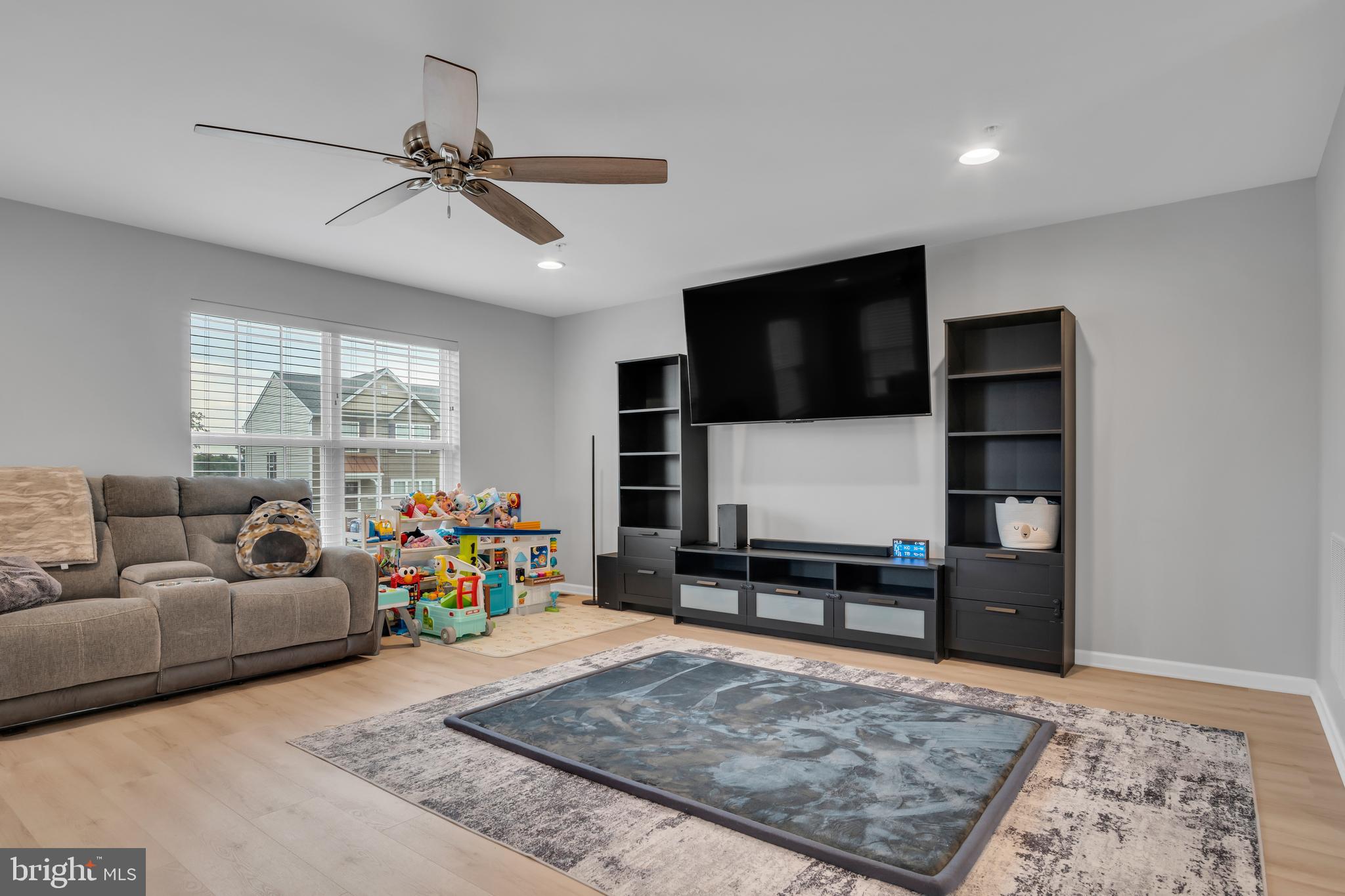 LAUREL RIDGE ESTATES - Residential
