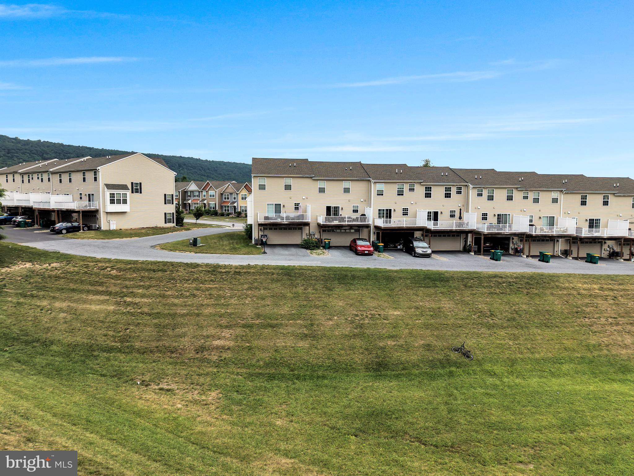 LAUREL RIDGE ESTATES - Residential