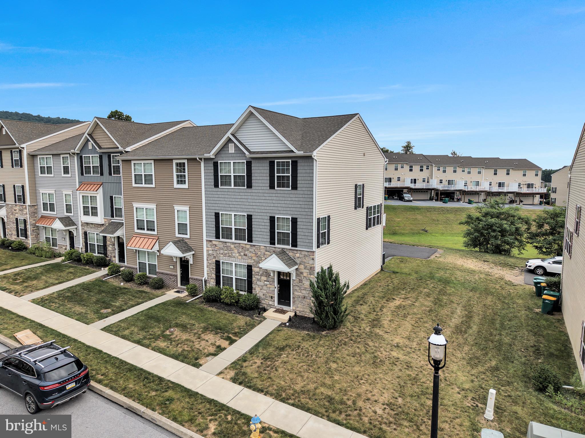 LAUREL RIDGE ESTATES - Residential