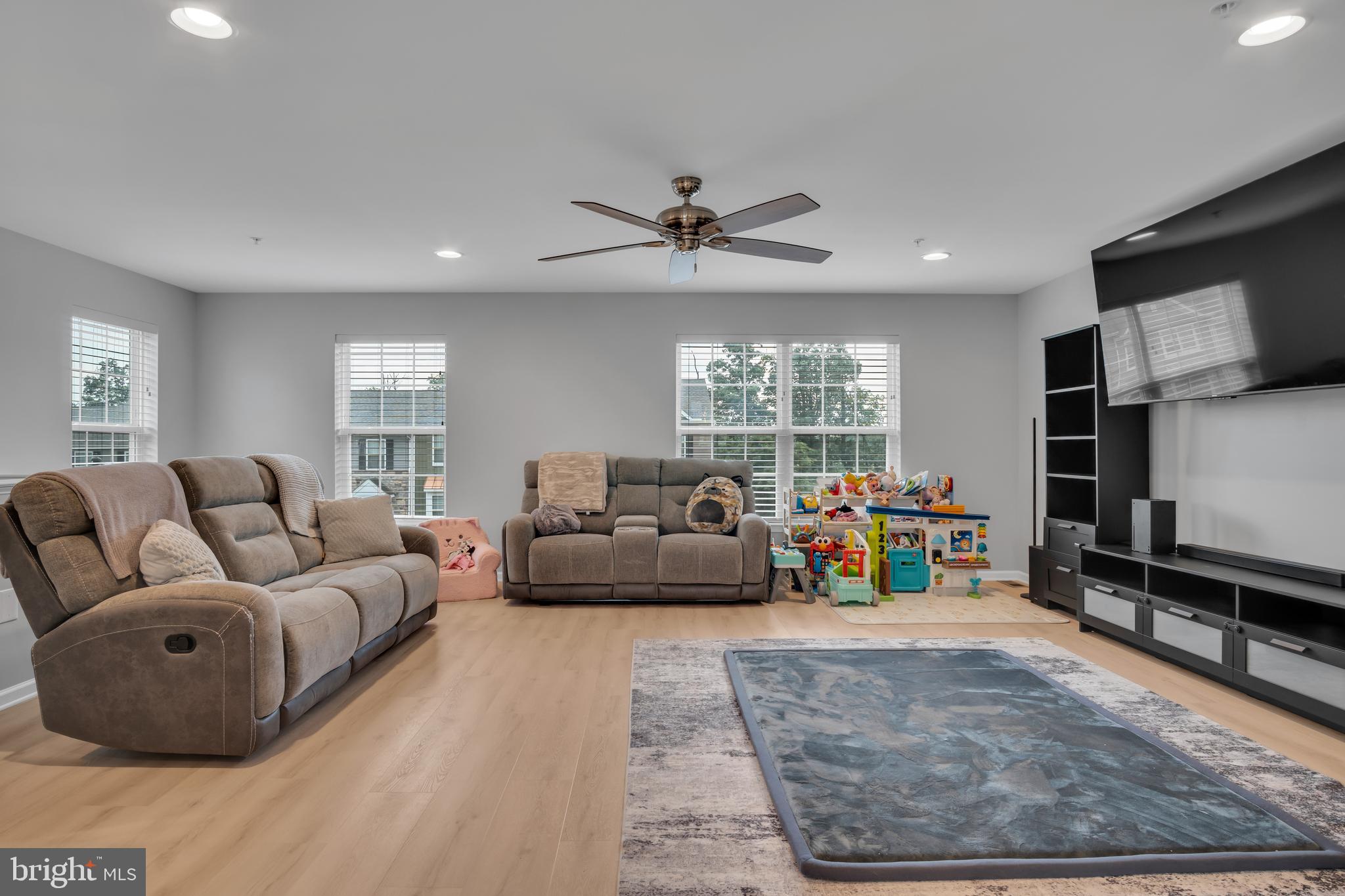 LAUREL RIDGE ESTATES - Residential
