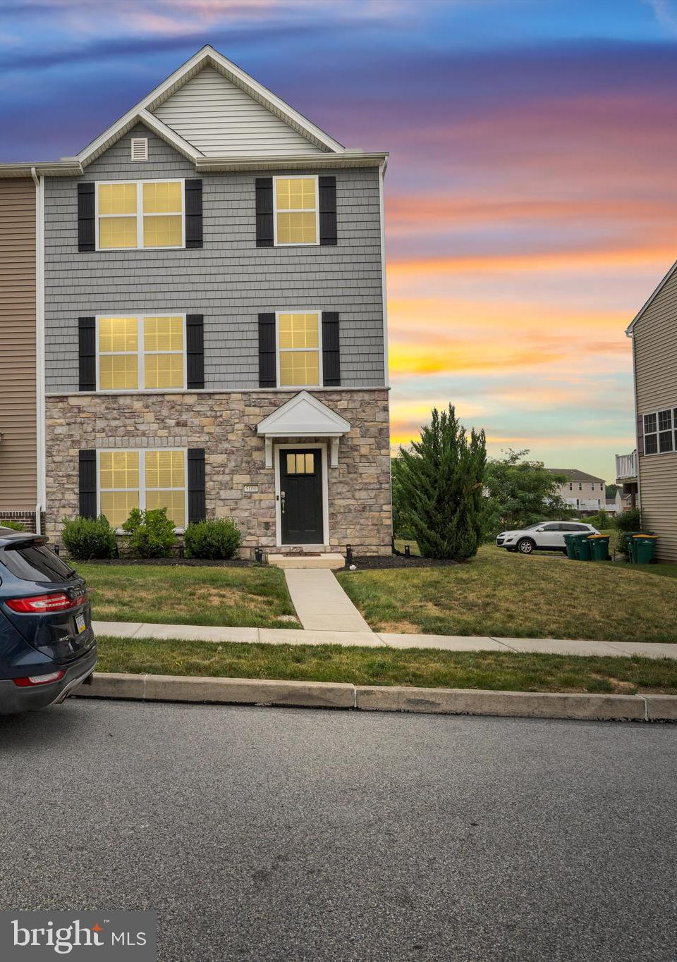 LAUREL RIDGE ESTATES - Residential