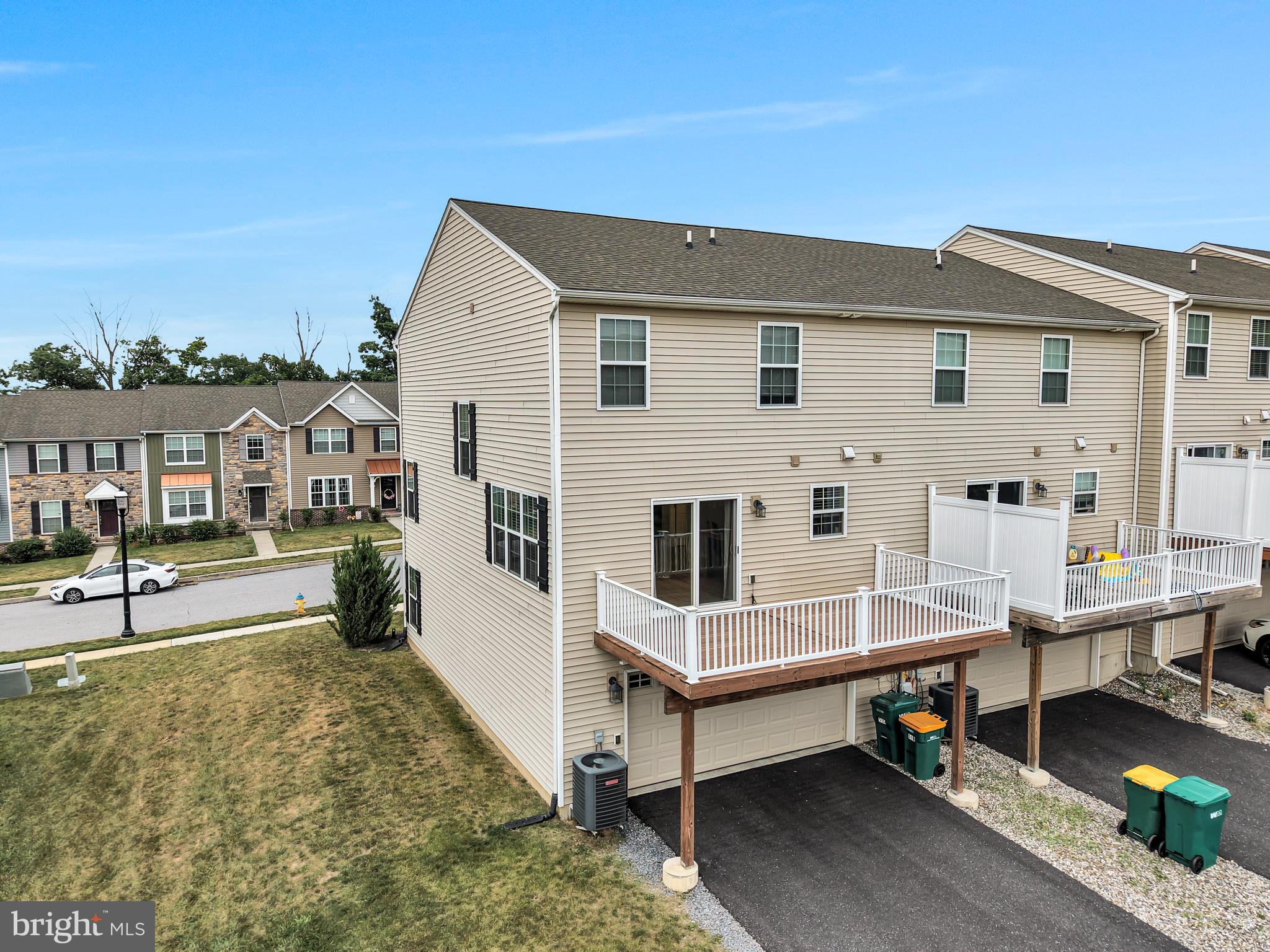 LAUREL RIDGE ESTATES - Residential