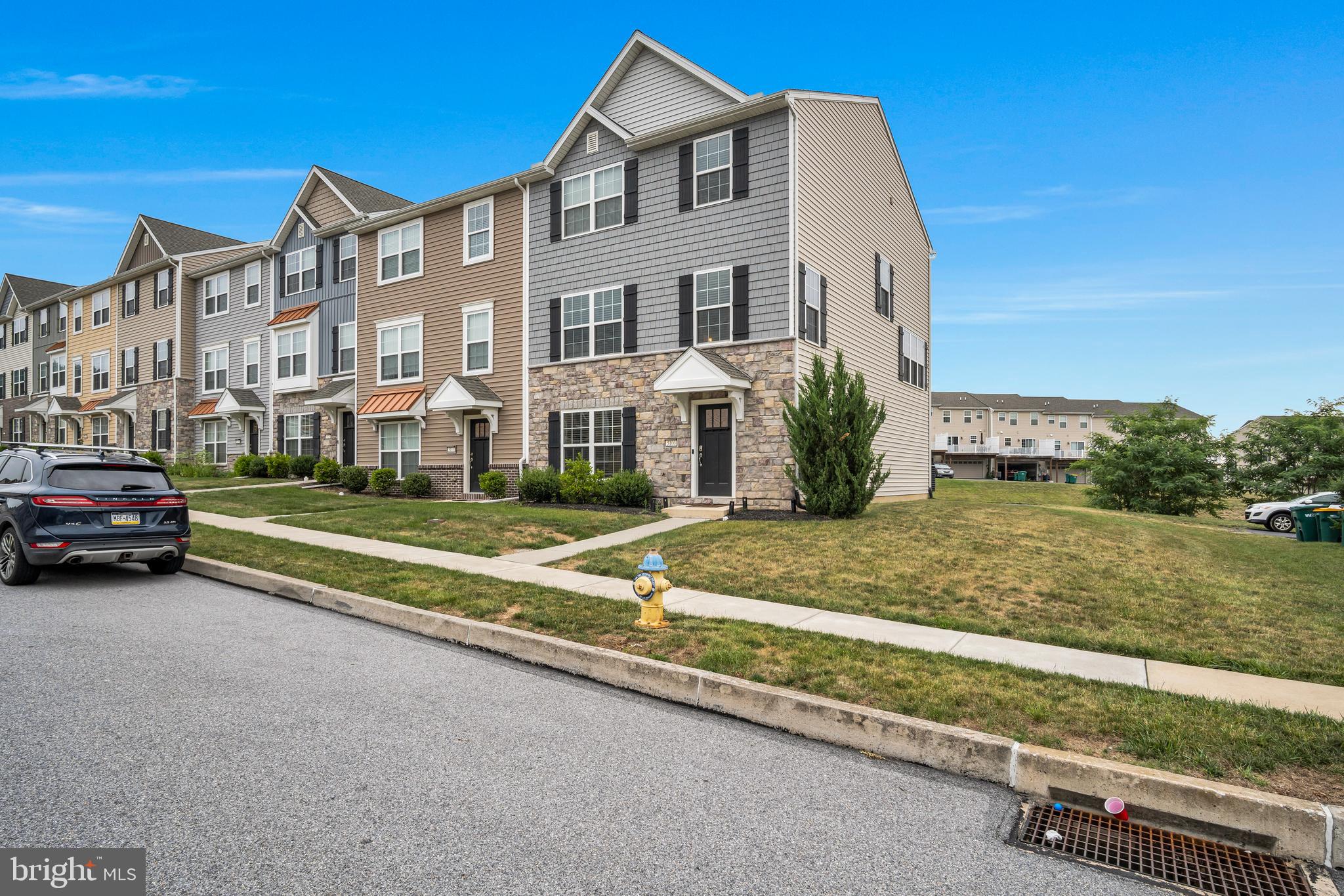 LAUREL RIDGE ESTATES - Residential
