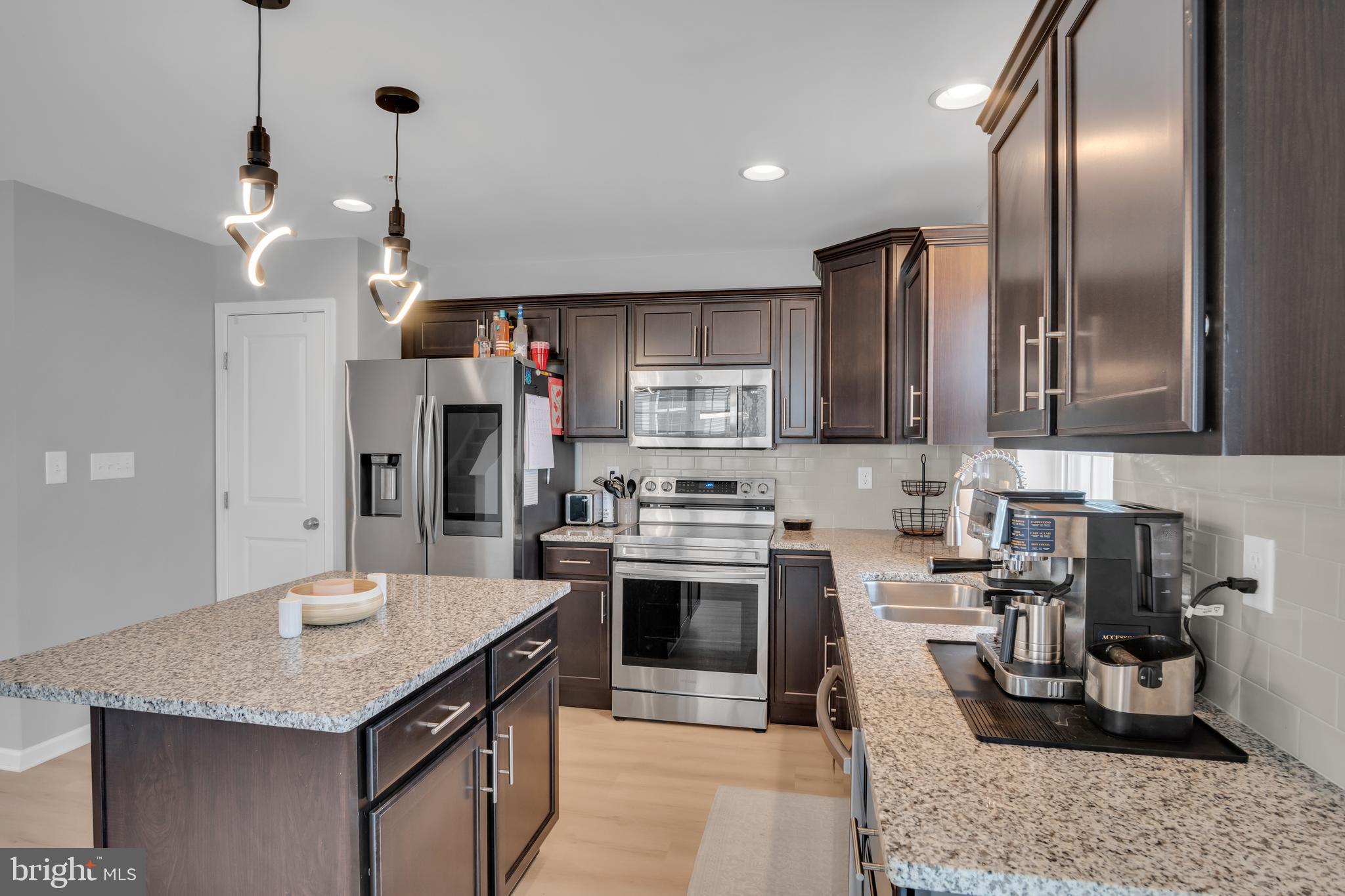 LAUREL RIDGE ESTATES - Residential