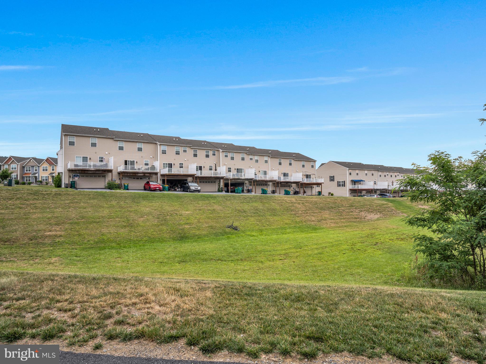 LAUREL RIDGE ESTATES - Residential