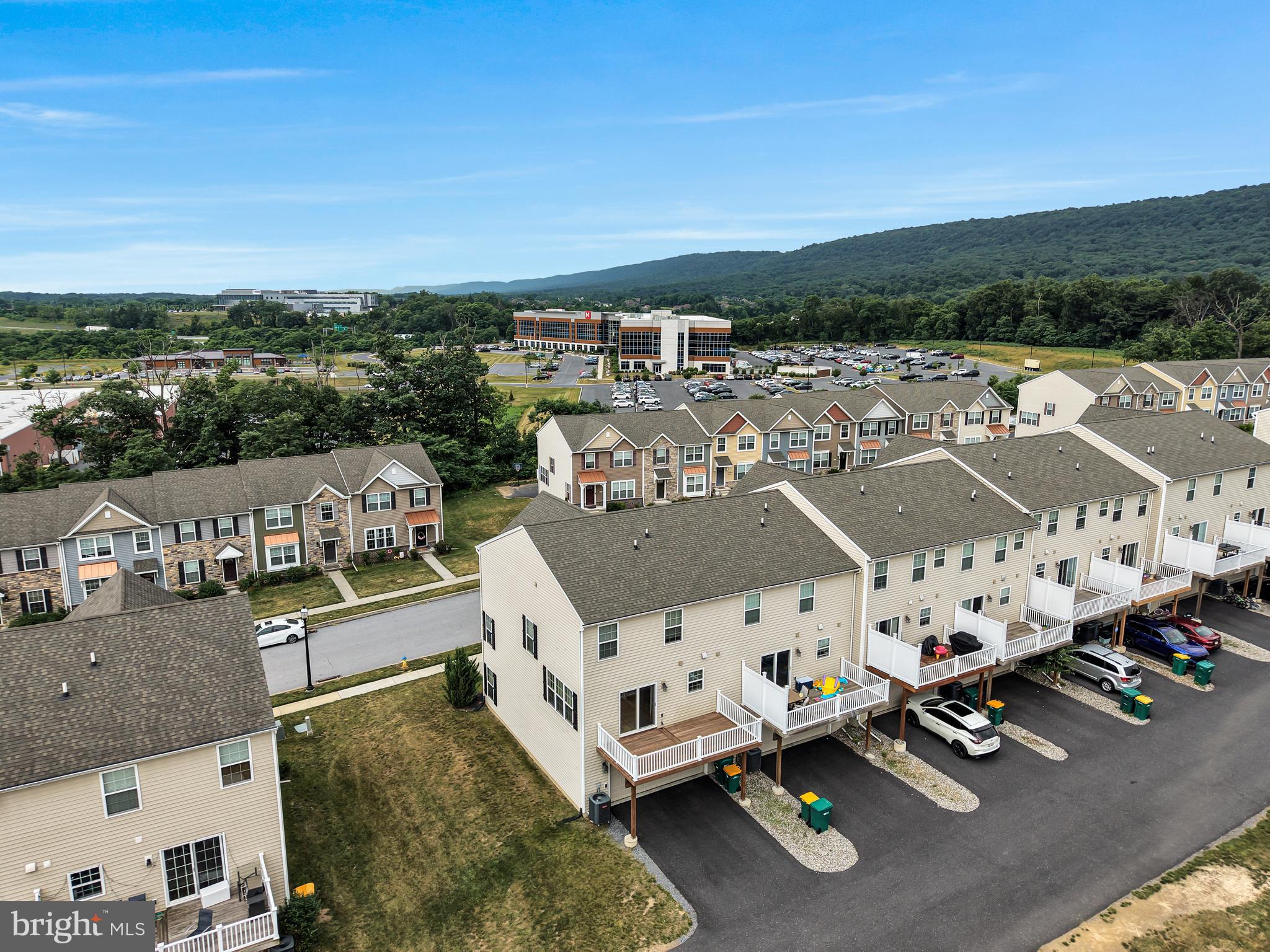 LAUREL RIDGE ESTATES - Residential