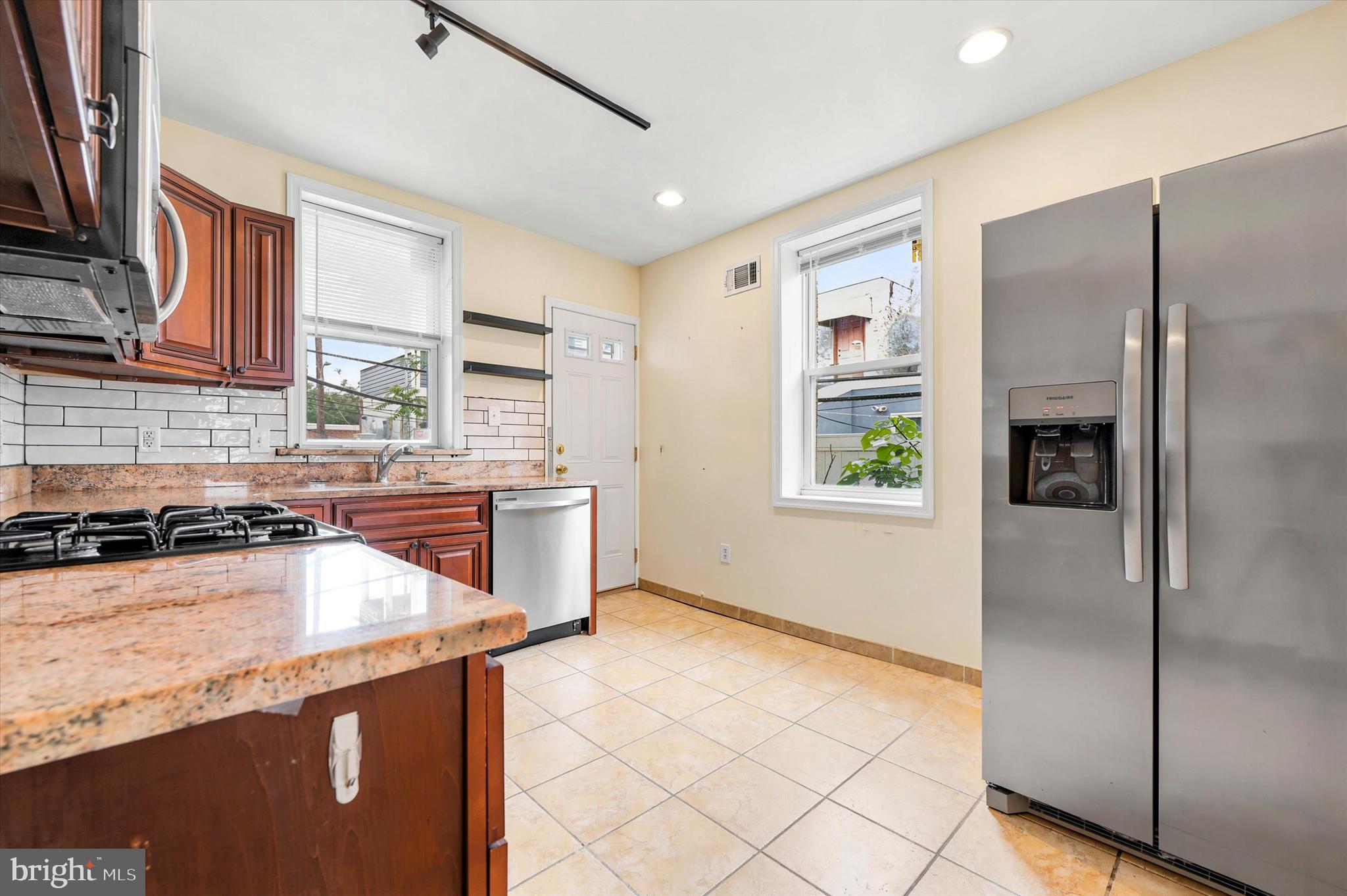 POINT BREEZE - Residential
