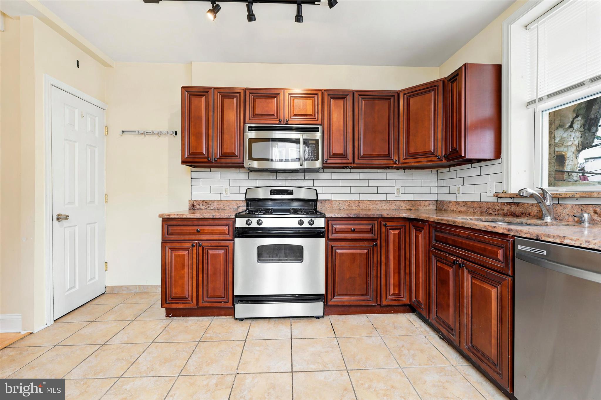 POINT BREEZE - Residential