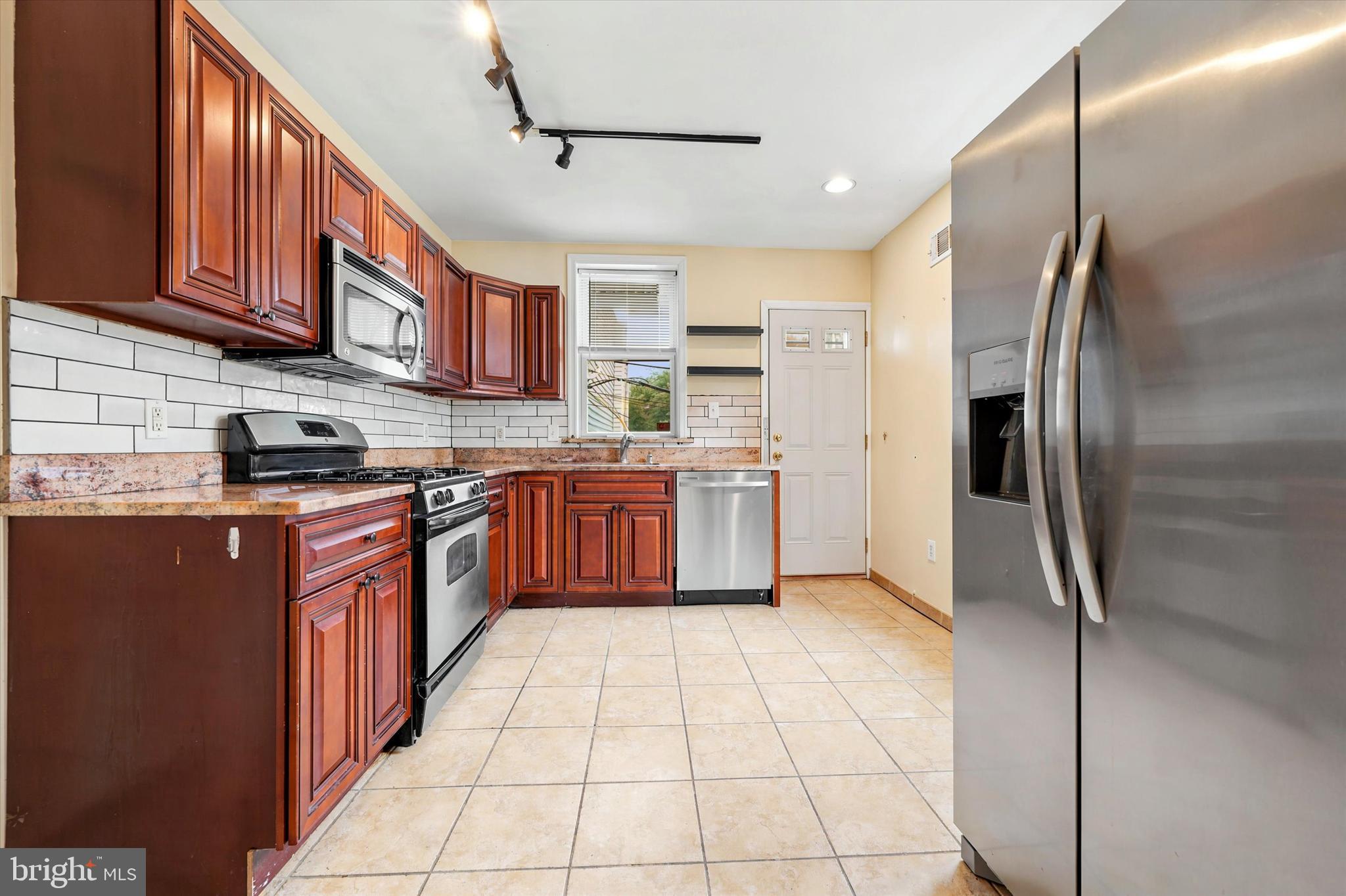 POINT BREEZE - Residential