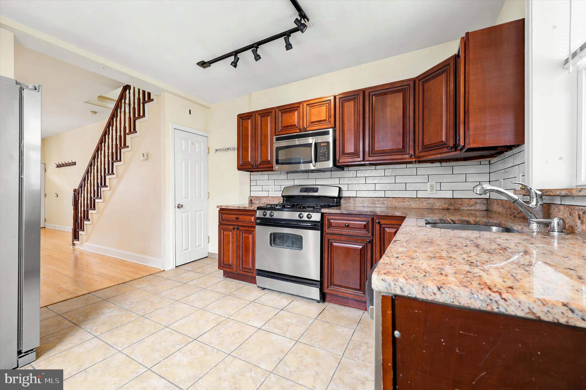 POINT BREEZE - Residential