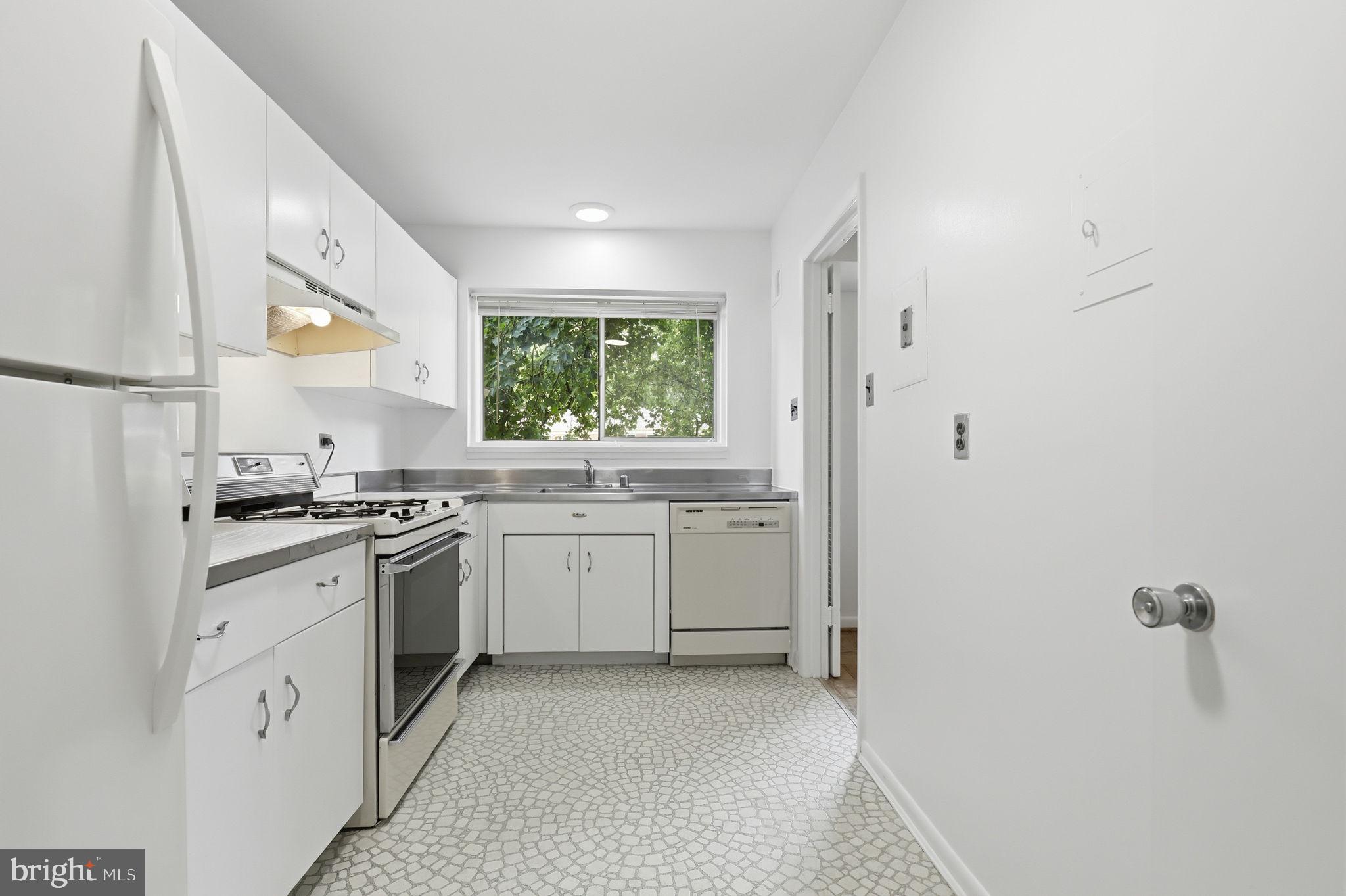 PARKSIDE CONDOMINIUMS - Residential