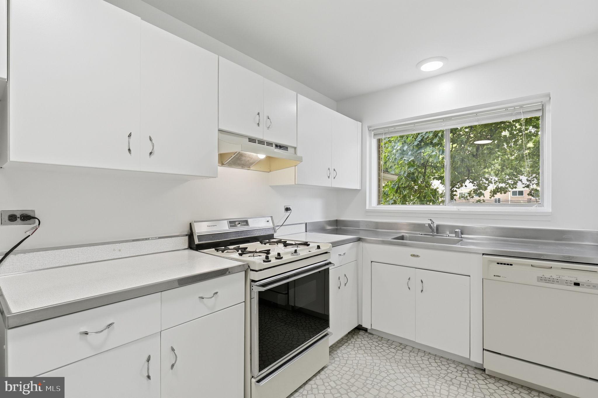 PARKSIDE CONDOMINIUMS - Residential