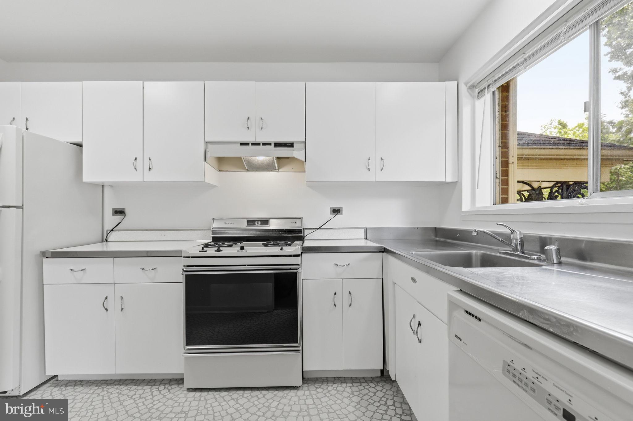 PARKSIDE CONDOMINIUMS - Residential