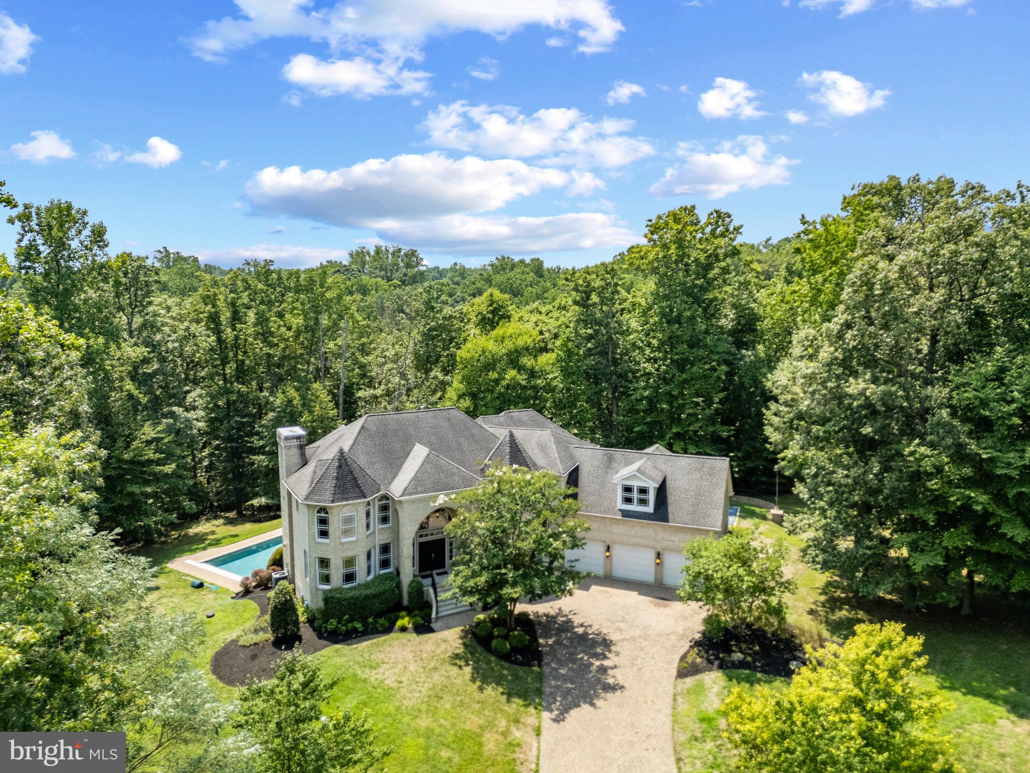 WINDSOR ESTATES - Residential