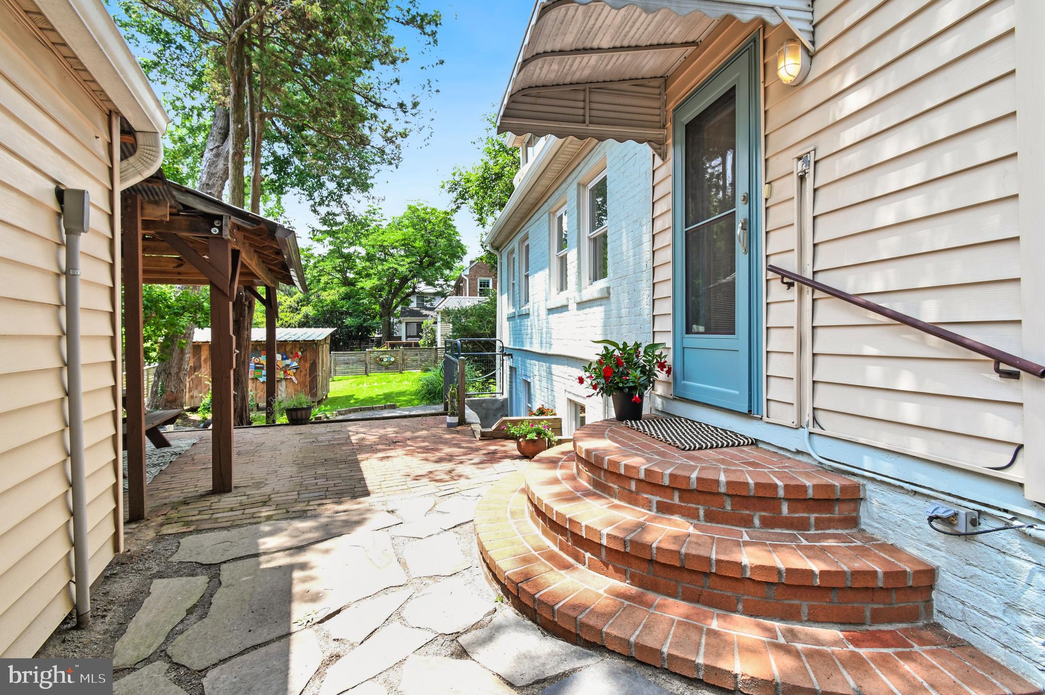 OVER LEE KNOLLS - Residential