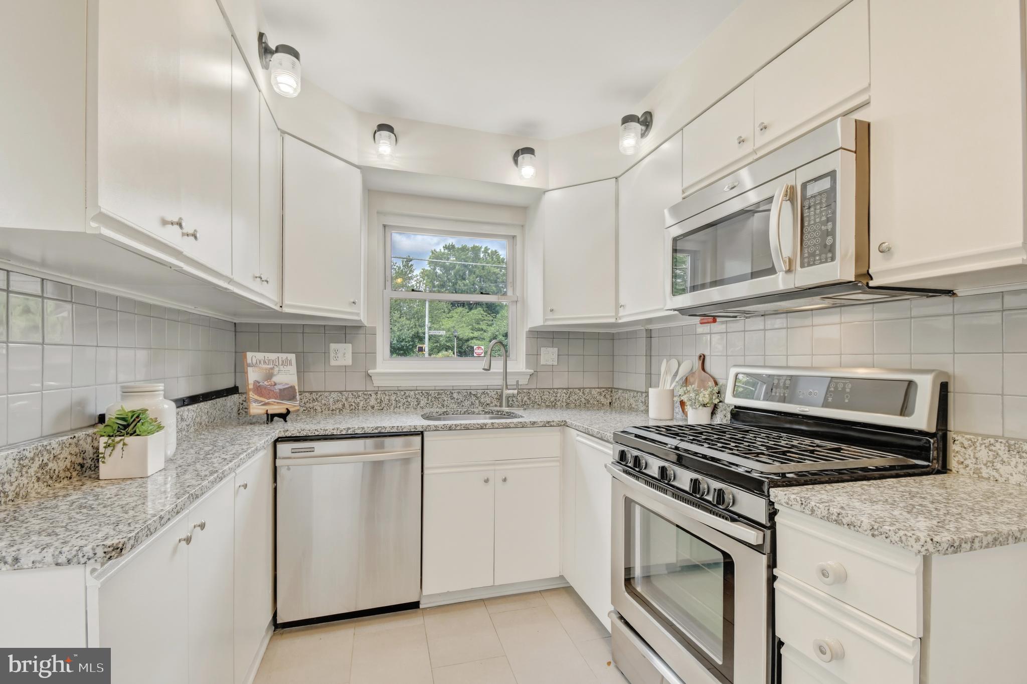 OVER LEE KNOLLS - Residential