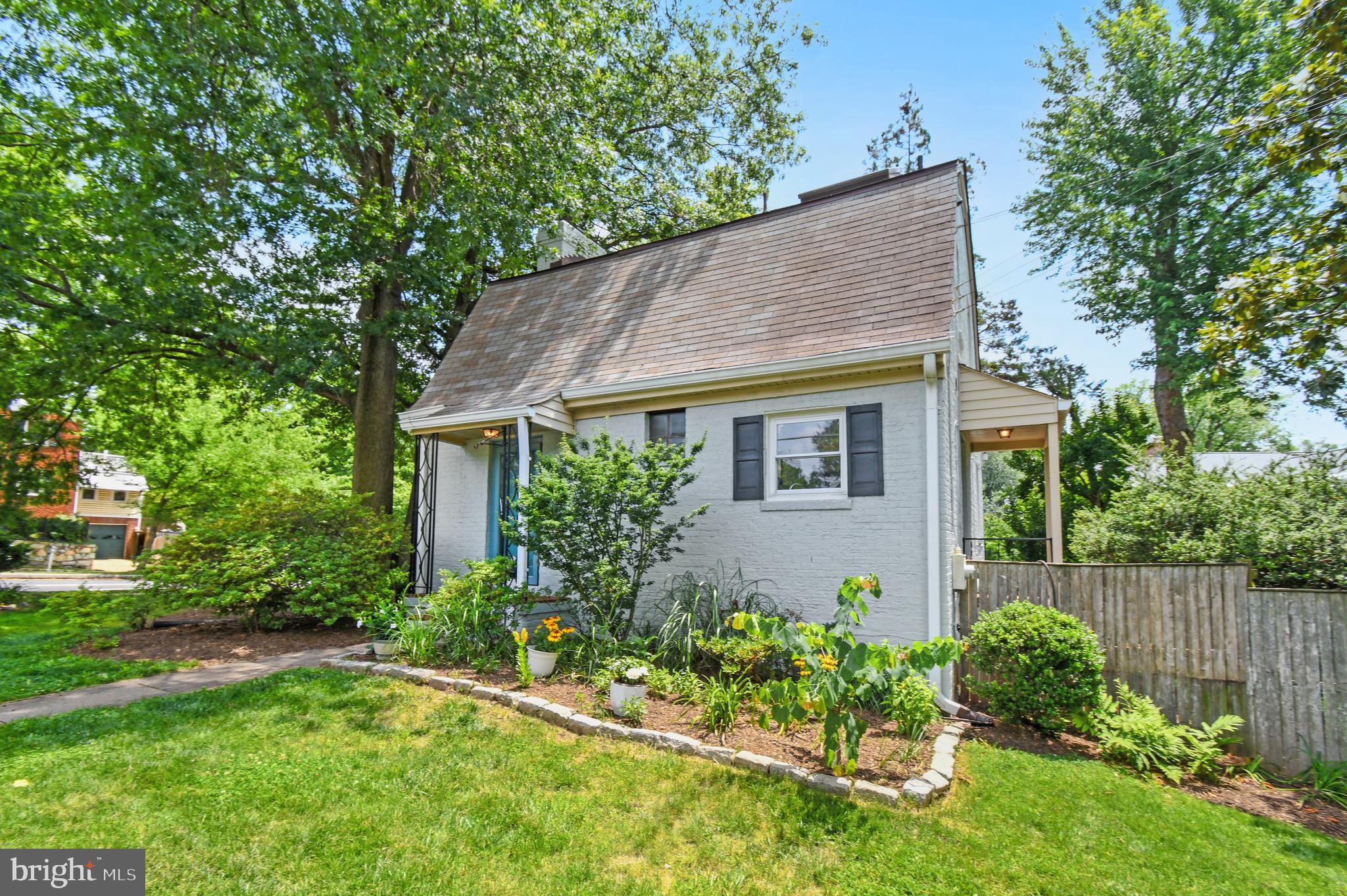 OVER LEE KNOLLS - Residential