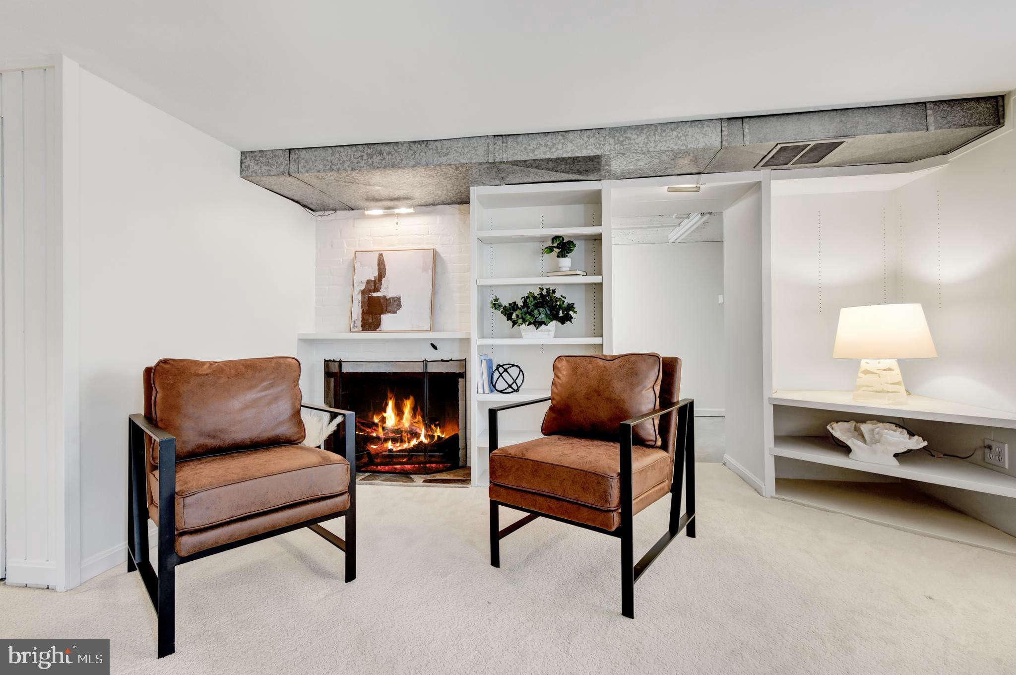 OVER LEE KNOLLS - Residential