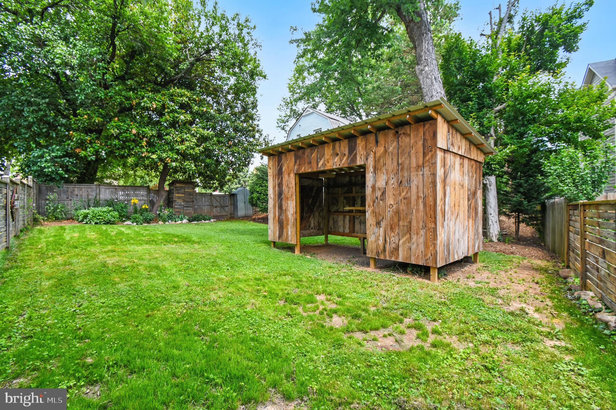 OVER LEE KNOLLS - Residential