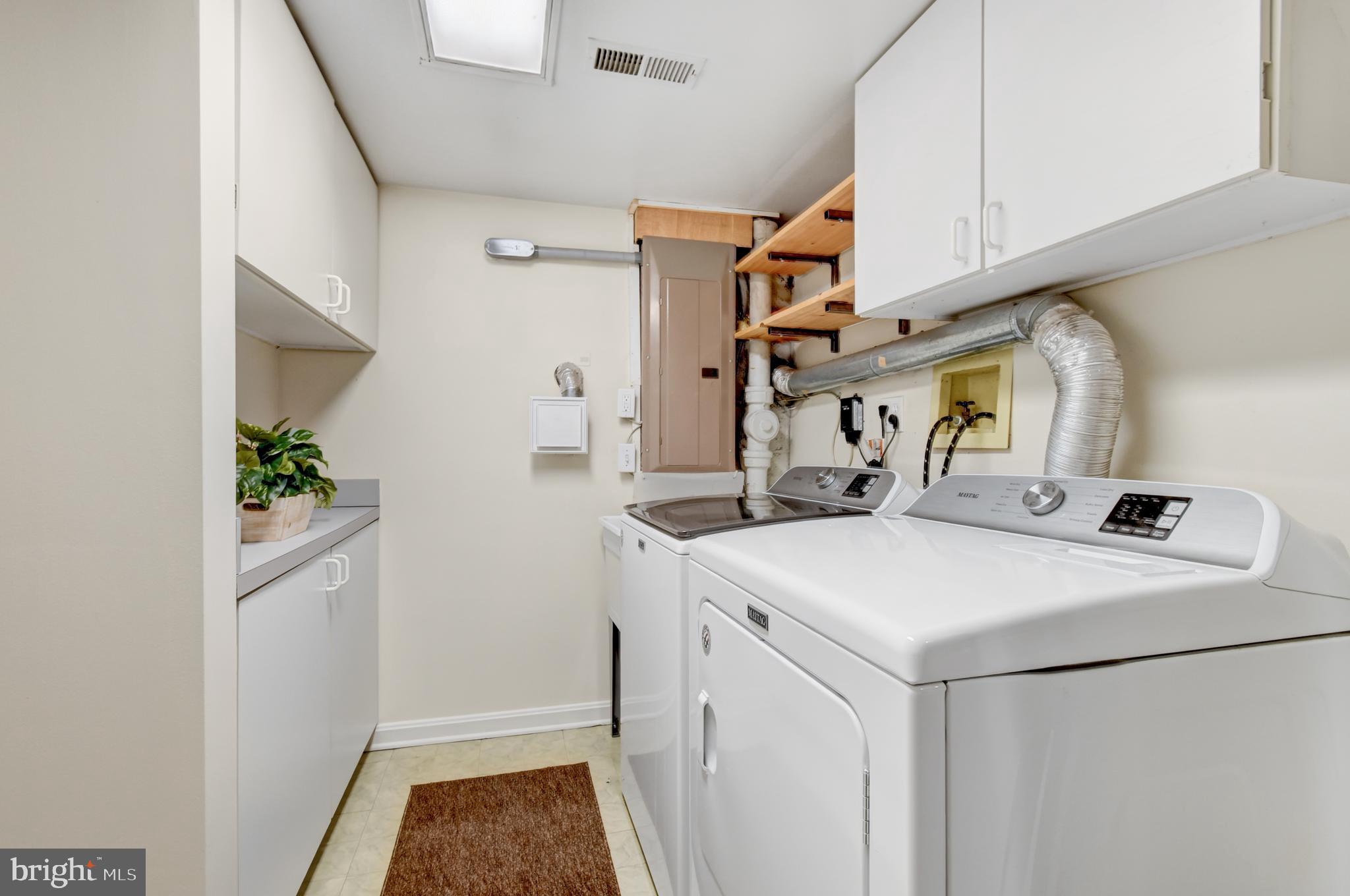 OVER LEE KNOLLS - Residential