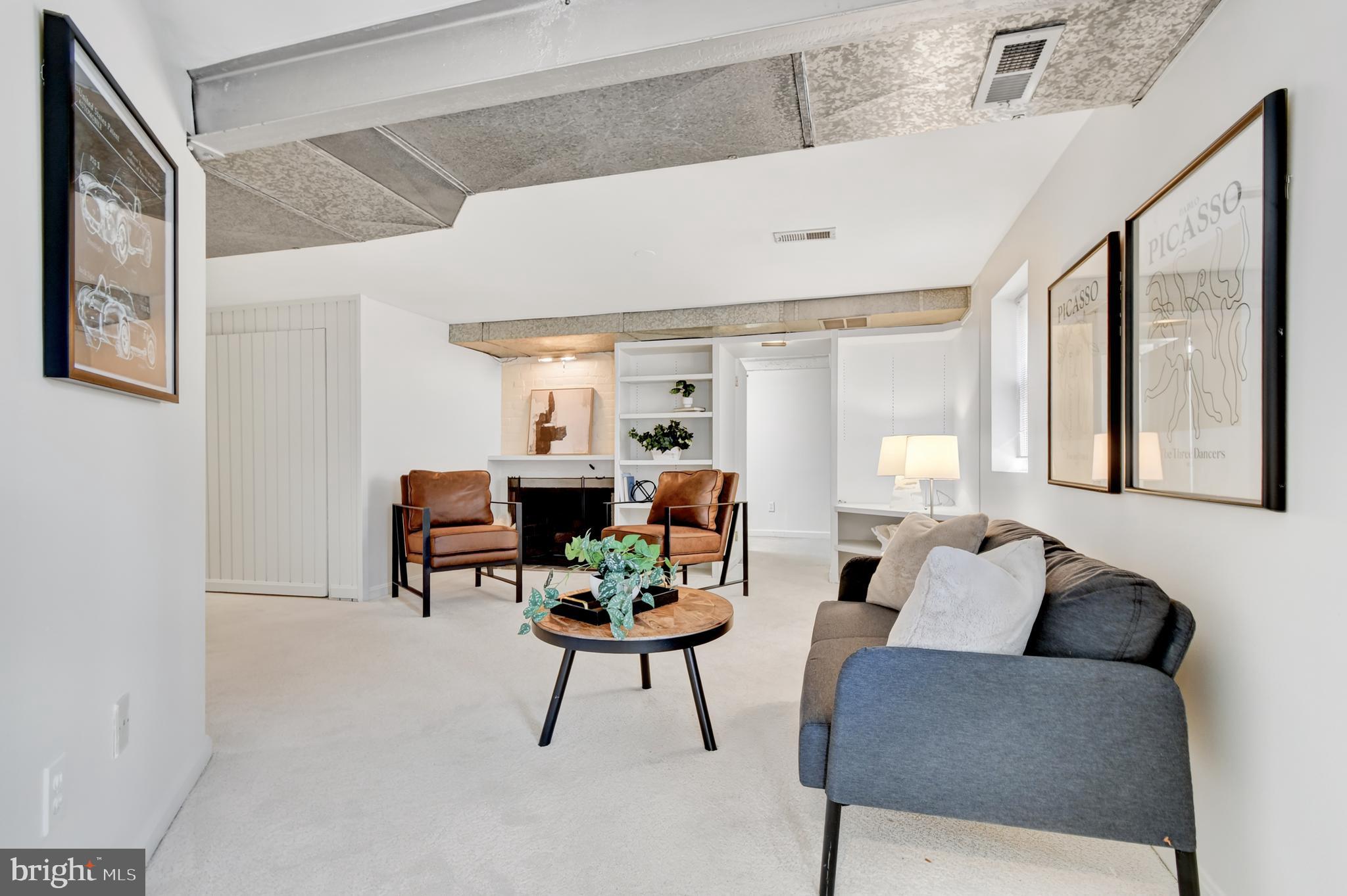OVER LEE KNOLLS - Residential