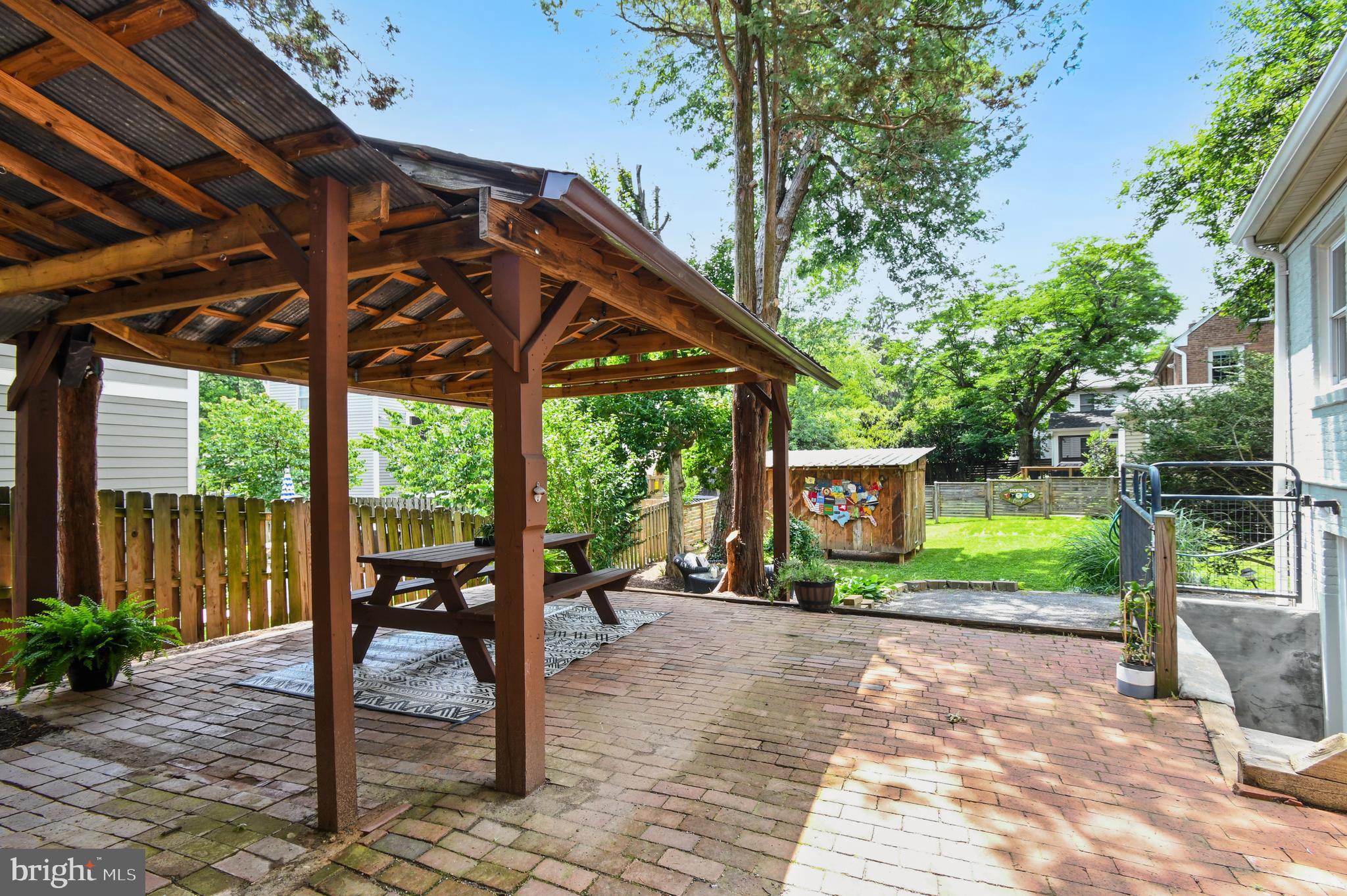 OVER LEE KNOLLS - Residential