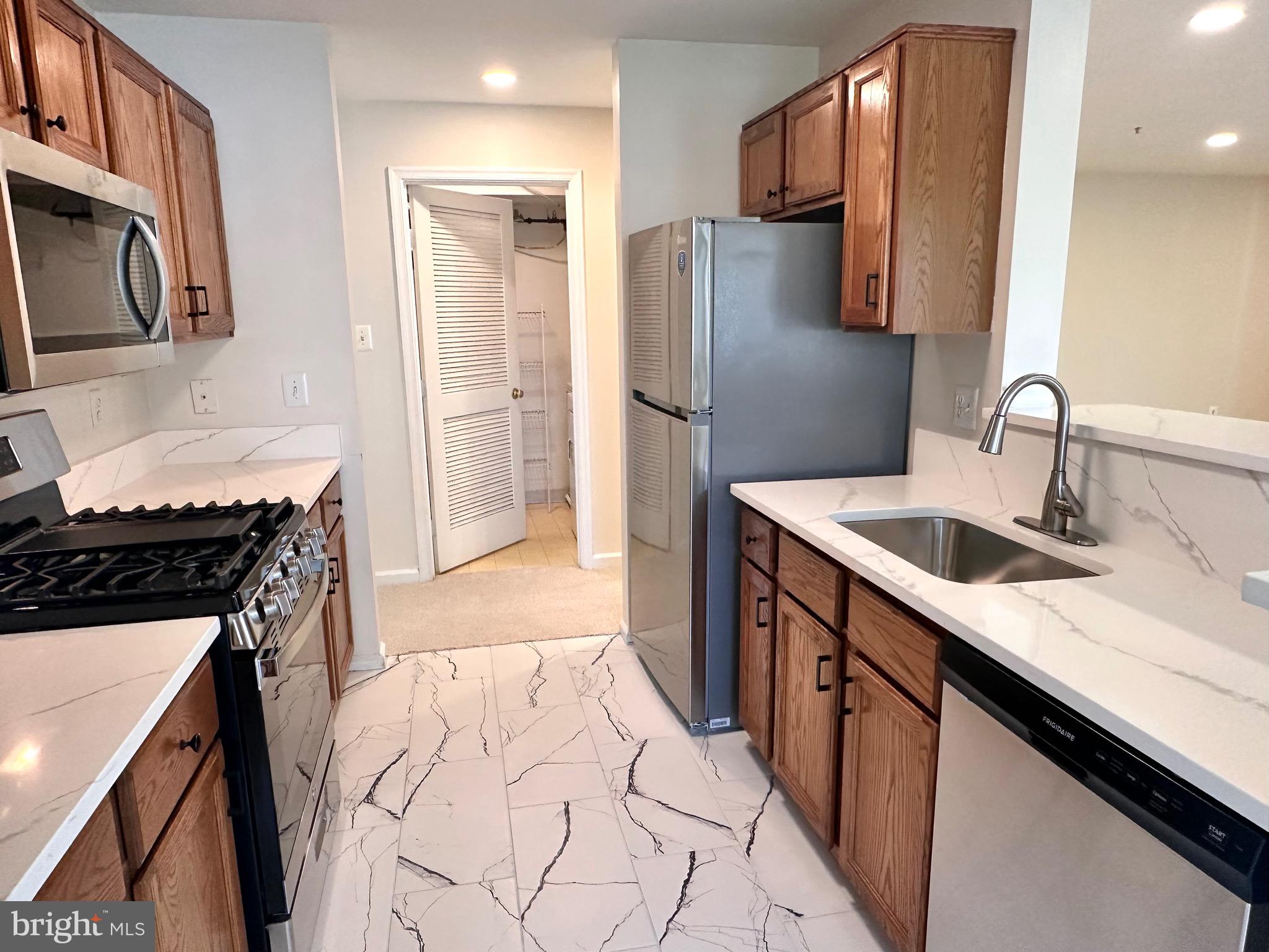 SOUTH MEADOWS - Residential