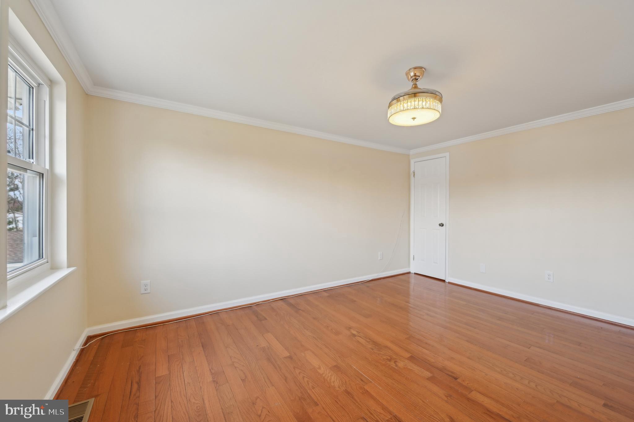 WOODBRIDGE VALLEY - Residential