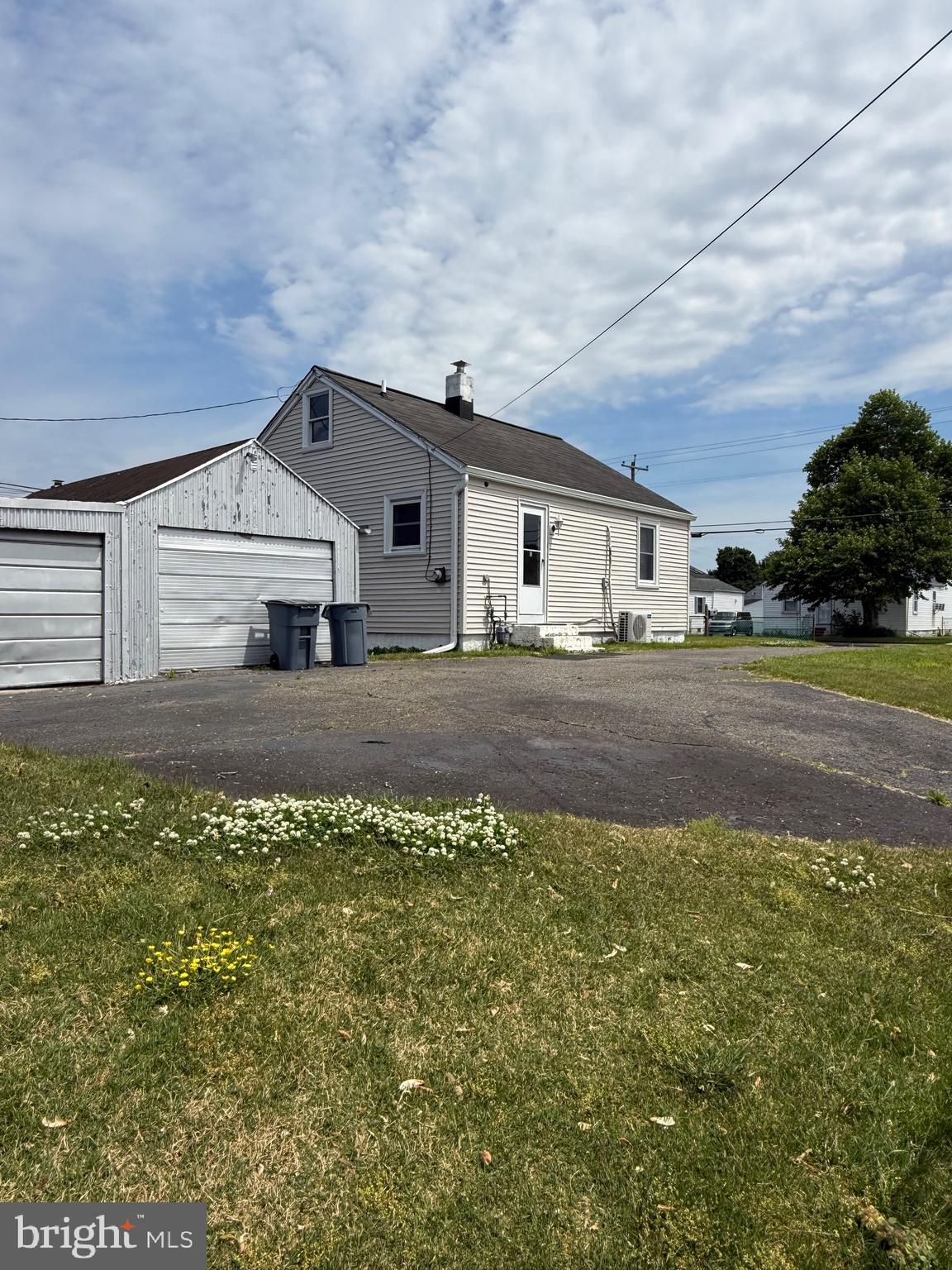 GRAY MANOR - Residential